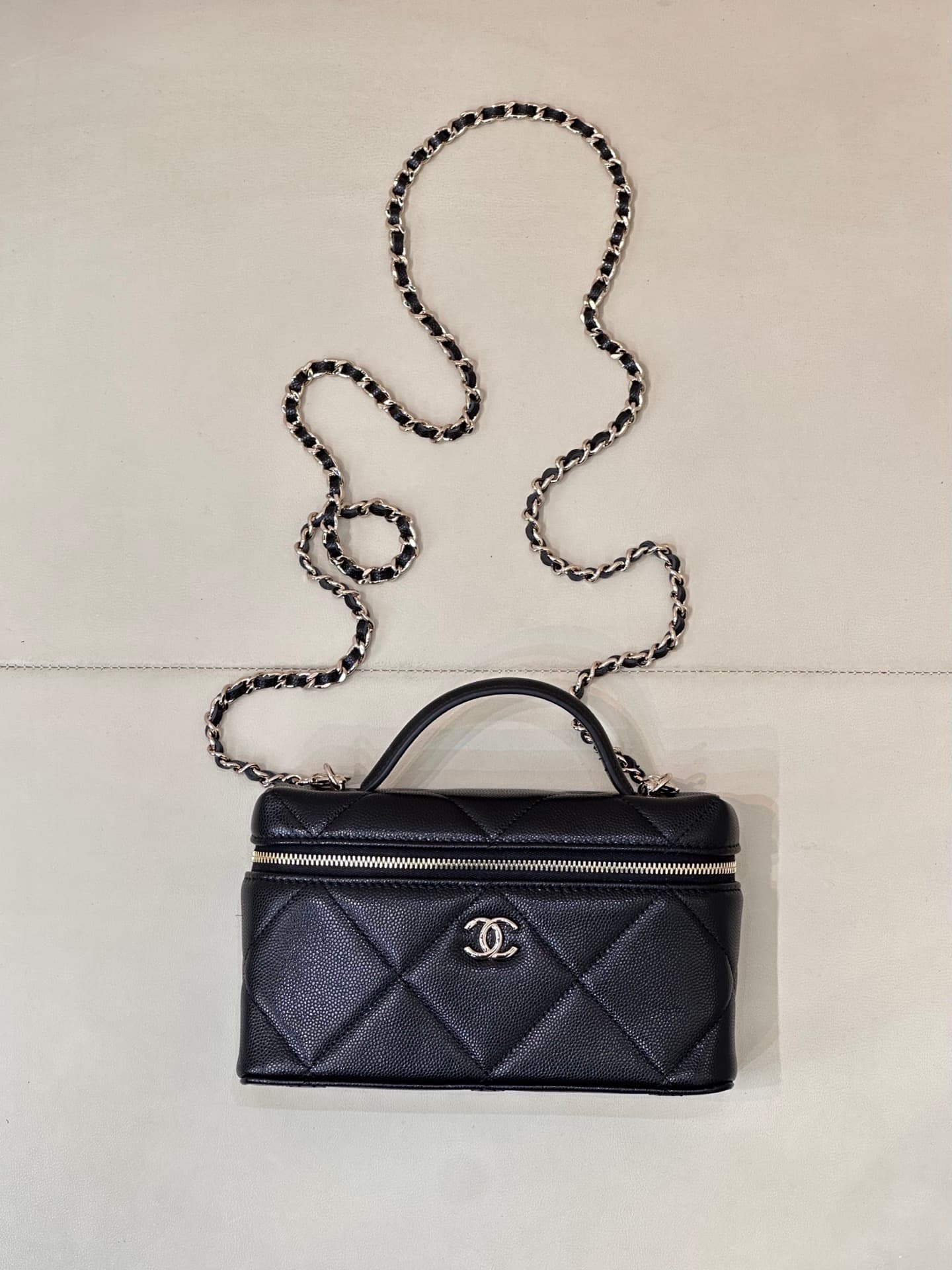 Chanel Vanity with Chain Grained Shiny Calfskin & Gold-Tone Metal Black AP4936 TOP