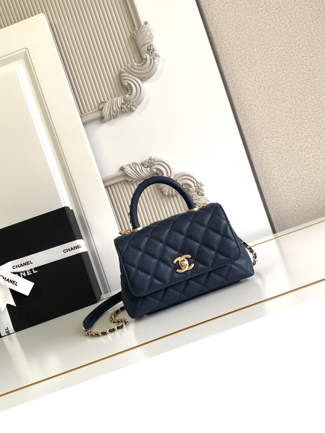MINI FLAP BAG WITH TOP HANDLE AS2215 Grained Calfskin & Gold Metal Navy A