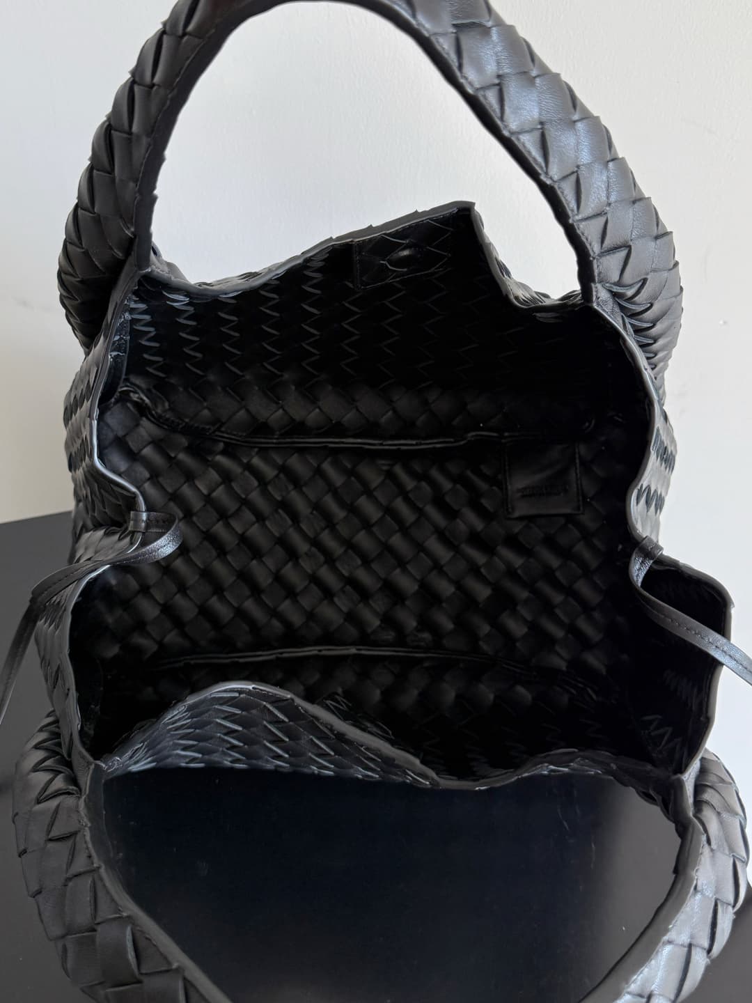 Bottega Veneta Medium Campana shoulder bag in Intrecciato leather Black TOP