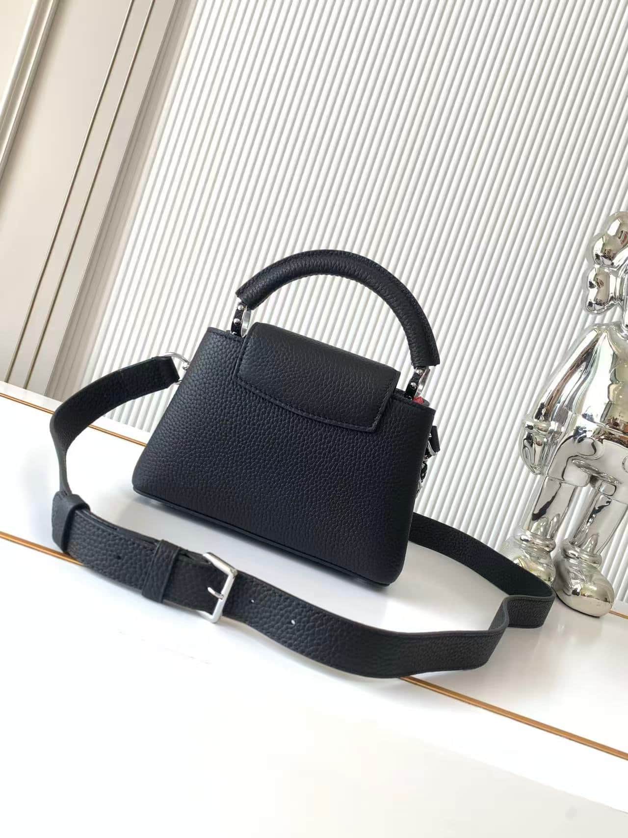 Louis Vuitton Capucines Mini bag Black Taurillon Leather M11908 TOP