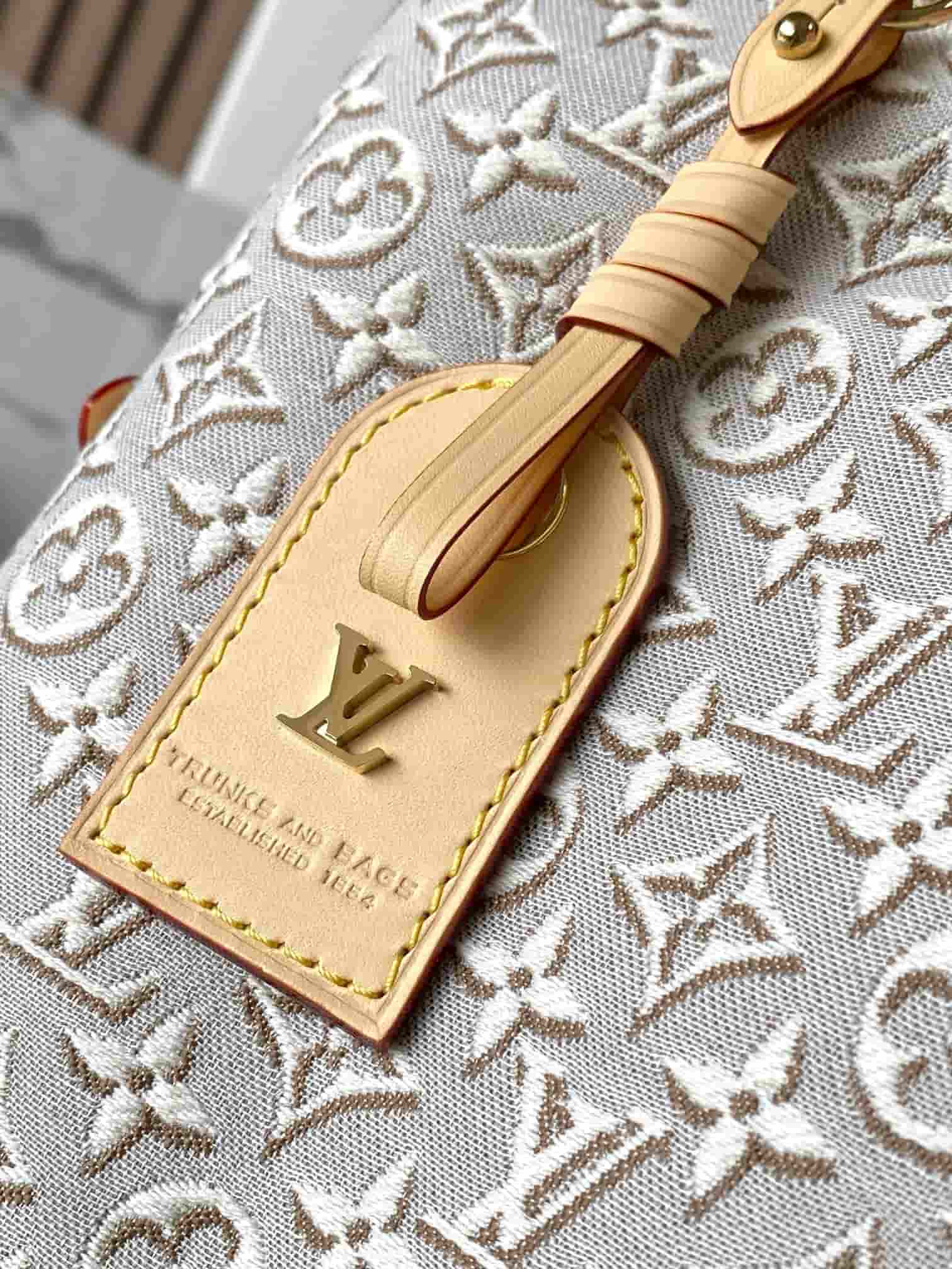 Louis Vuitton Carryall East-West Monogram Emblème Peuplier M2A136 TOP