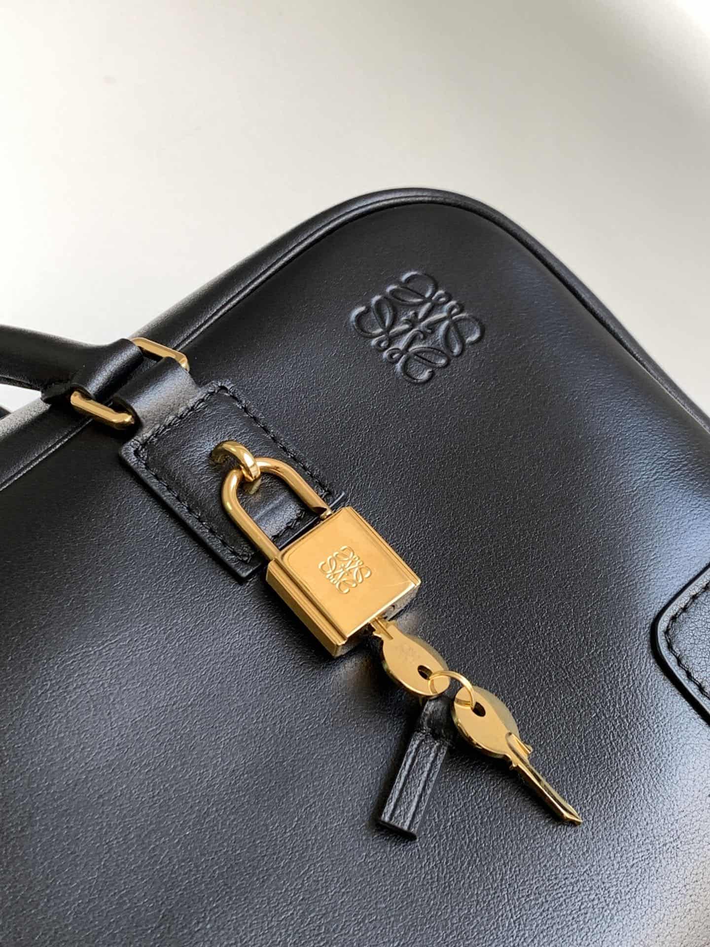 Loewe Amazona 28 Bag in nappa calfskin Black High