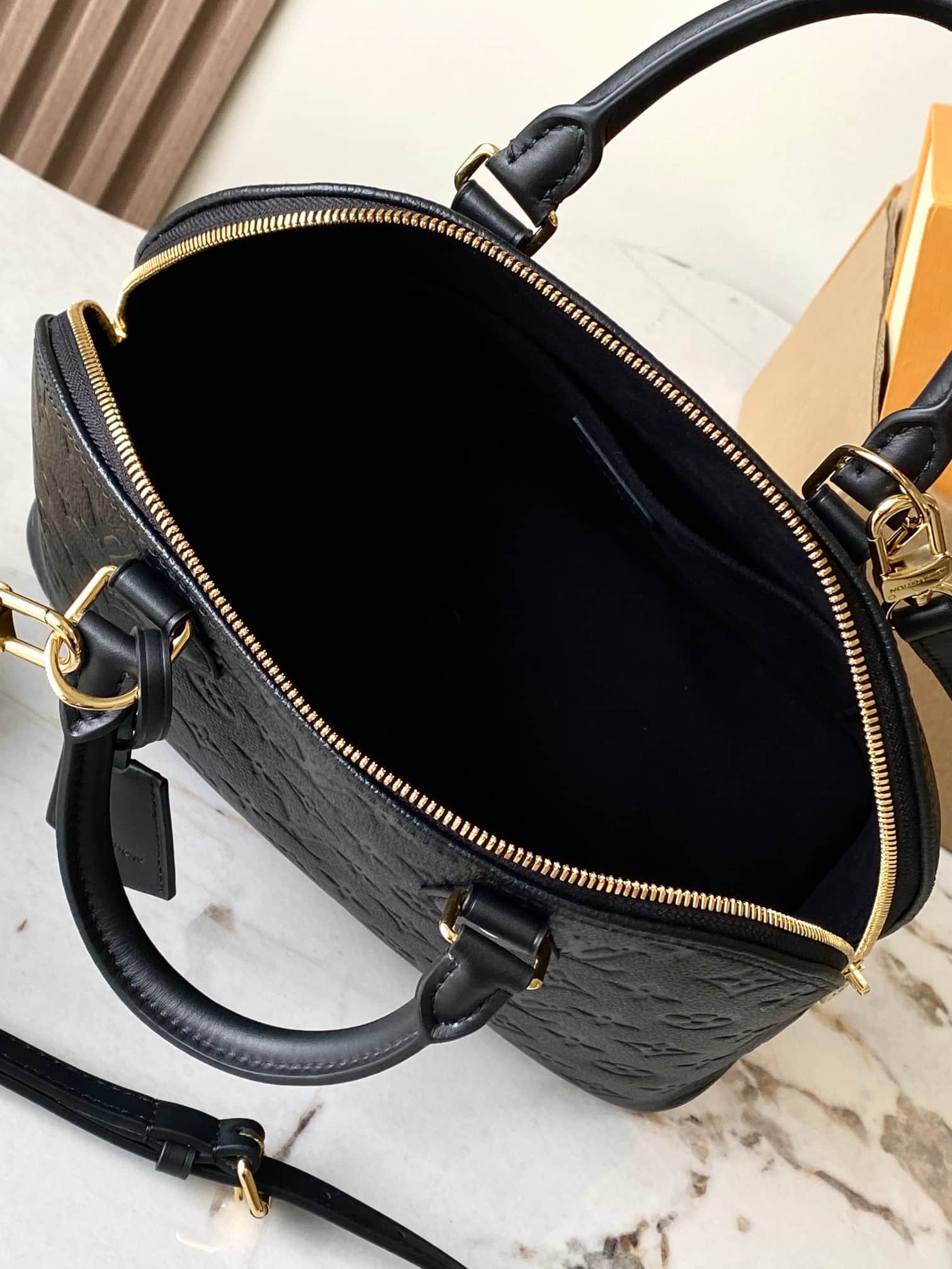 Louis Vuitton Alma PM Black Calfskin leather M26489 TOP