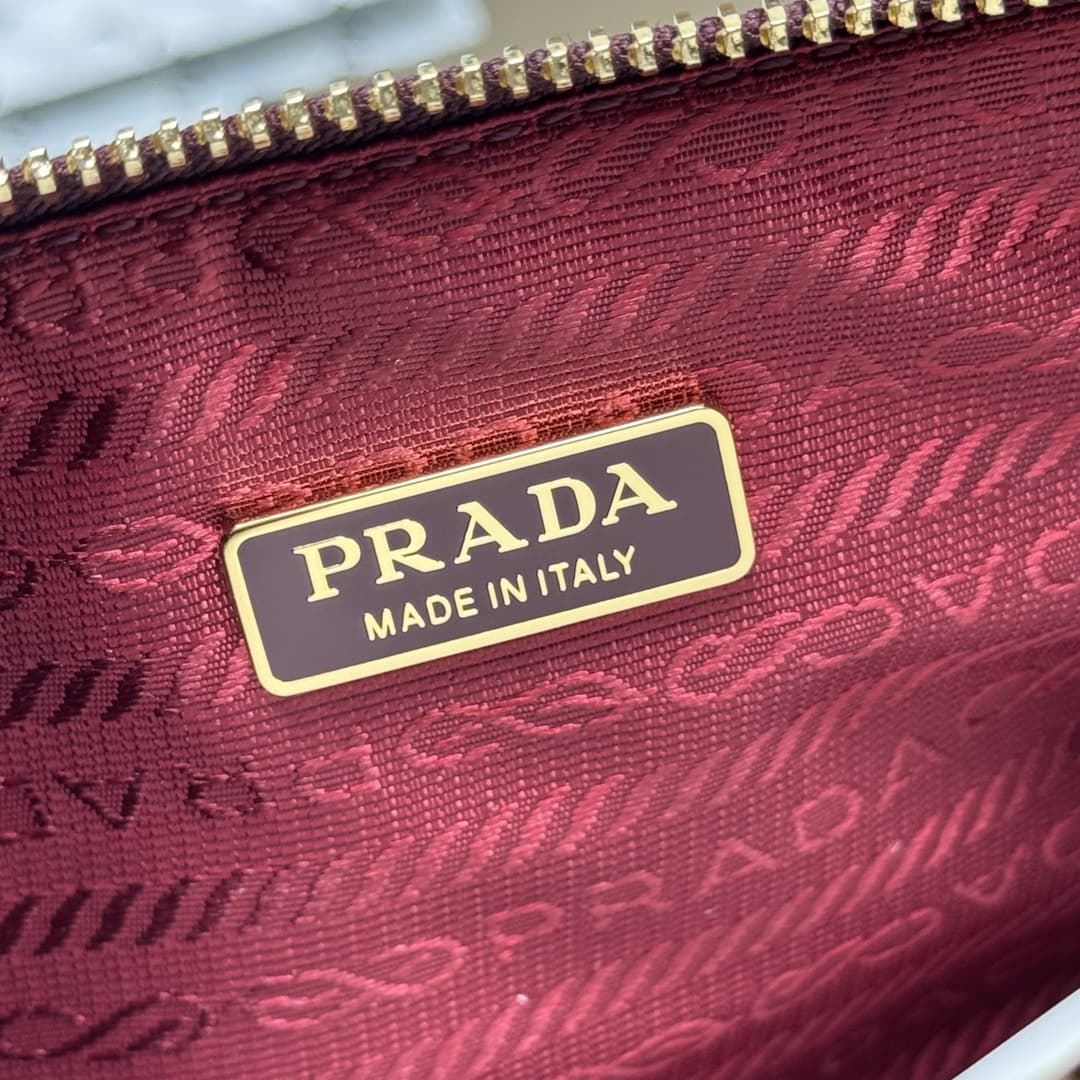 Prada Re-Edition 2002 medium leather shoulder bag 1BC221 High