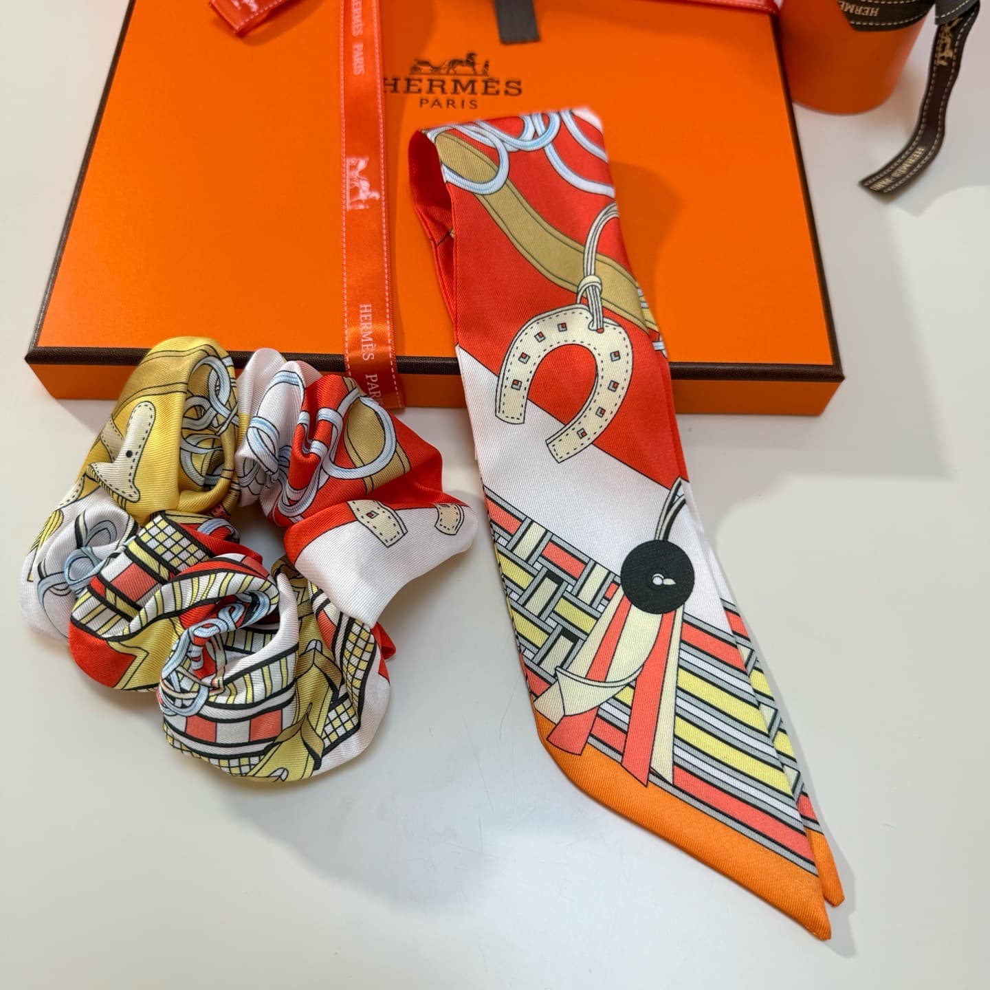 Hermes Brides et Gris-Gris Twilly scarf