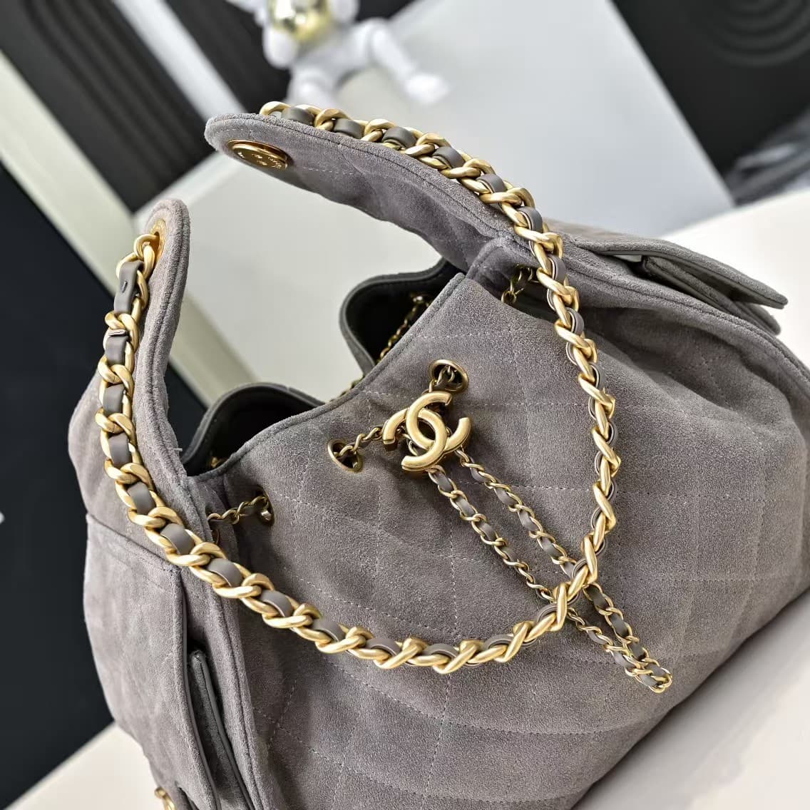 Chanel 25 Small Hobo handbag AS5293 Suede & gold-tone metal Grey A