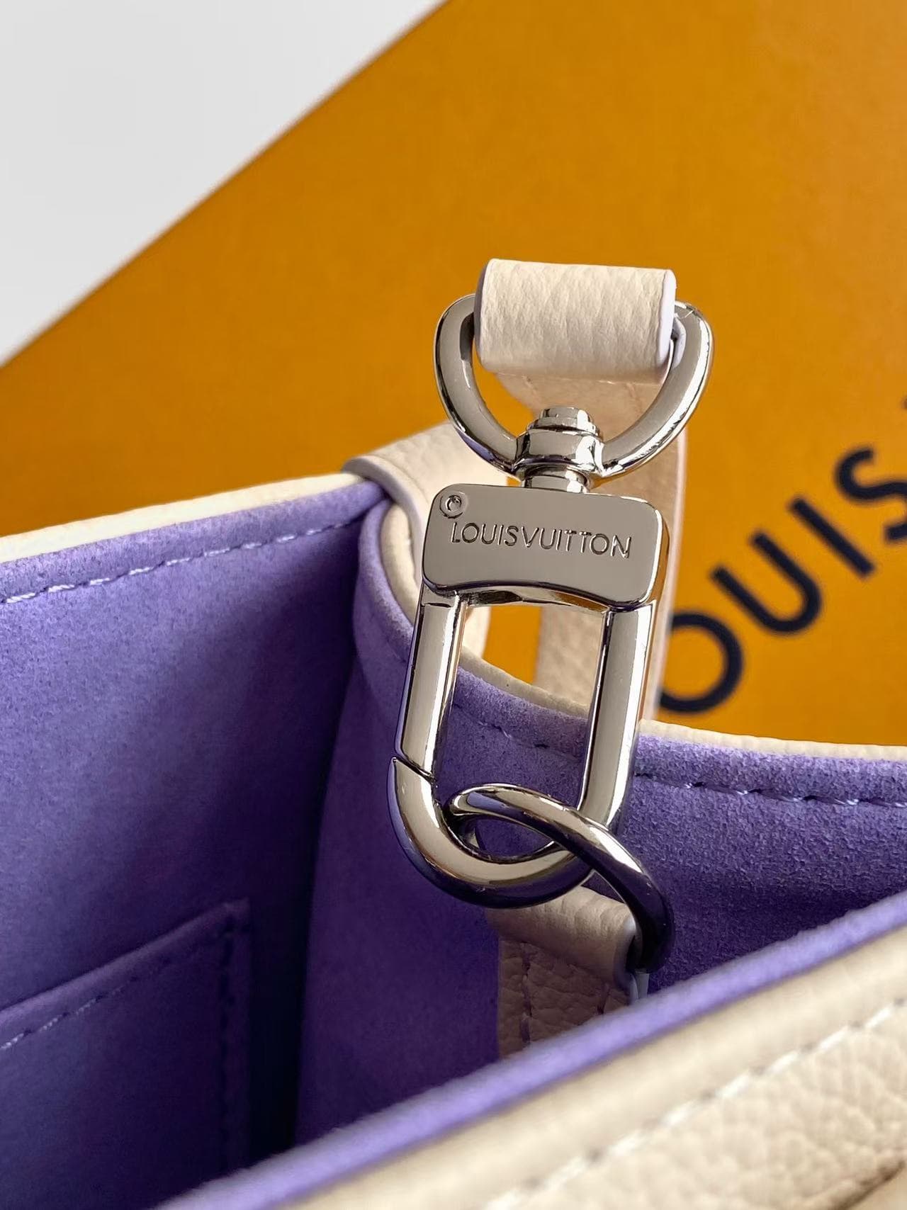 Louis Vuitton OnTheGo PM Link Quartz Embossed cowhide leather M29976 High