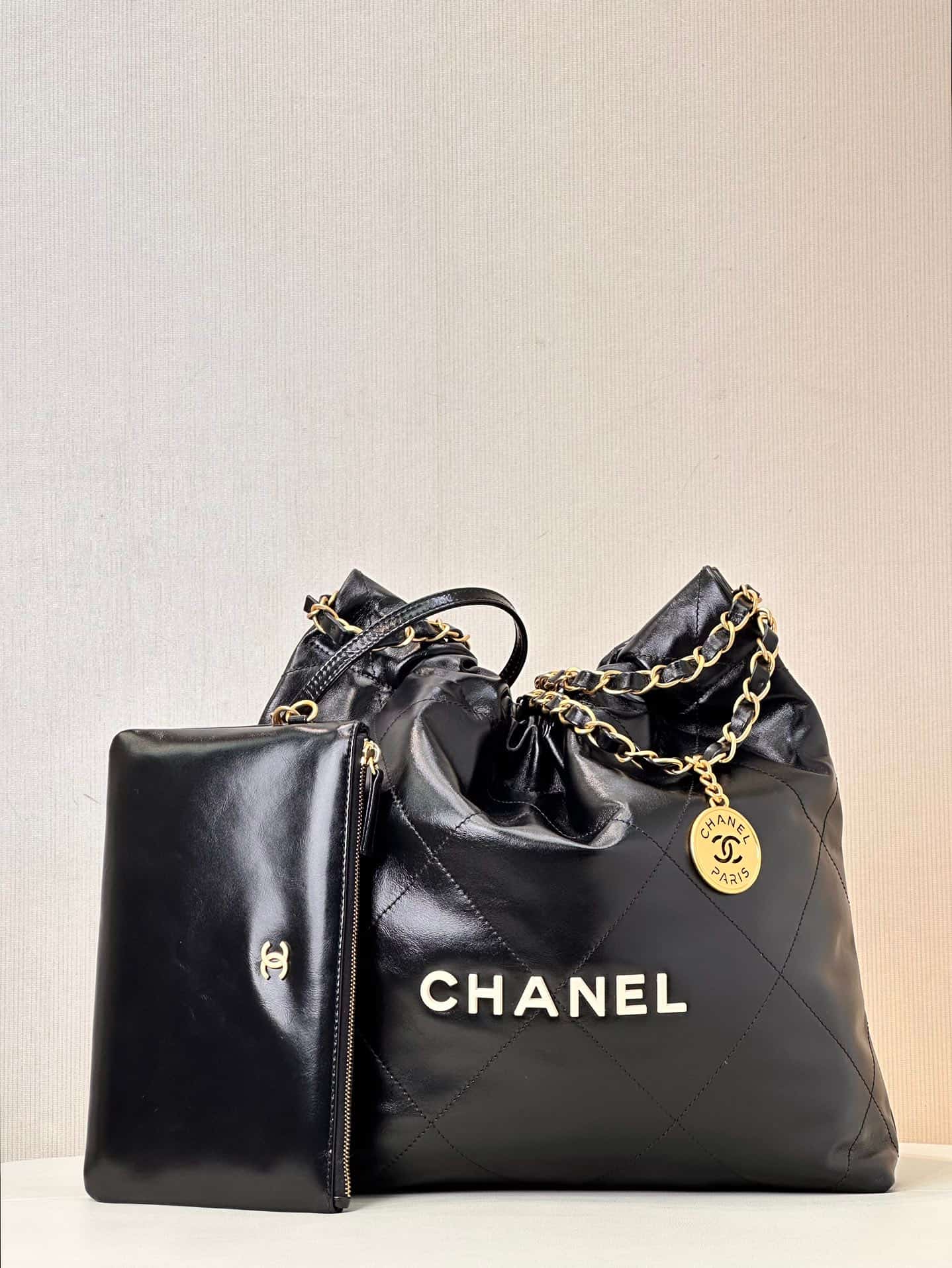 Chanel 22 Small handbag Shiny calfskin & Gold-tone metal AS3260 Black TOP
