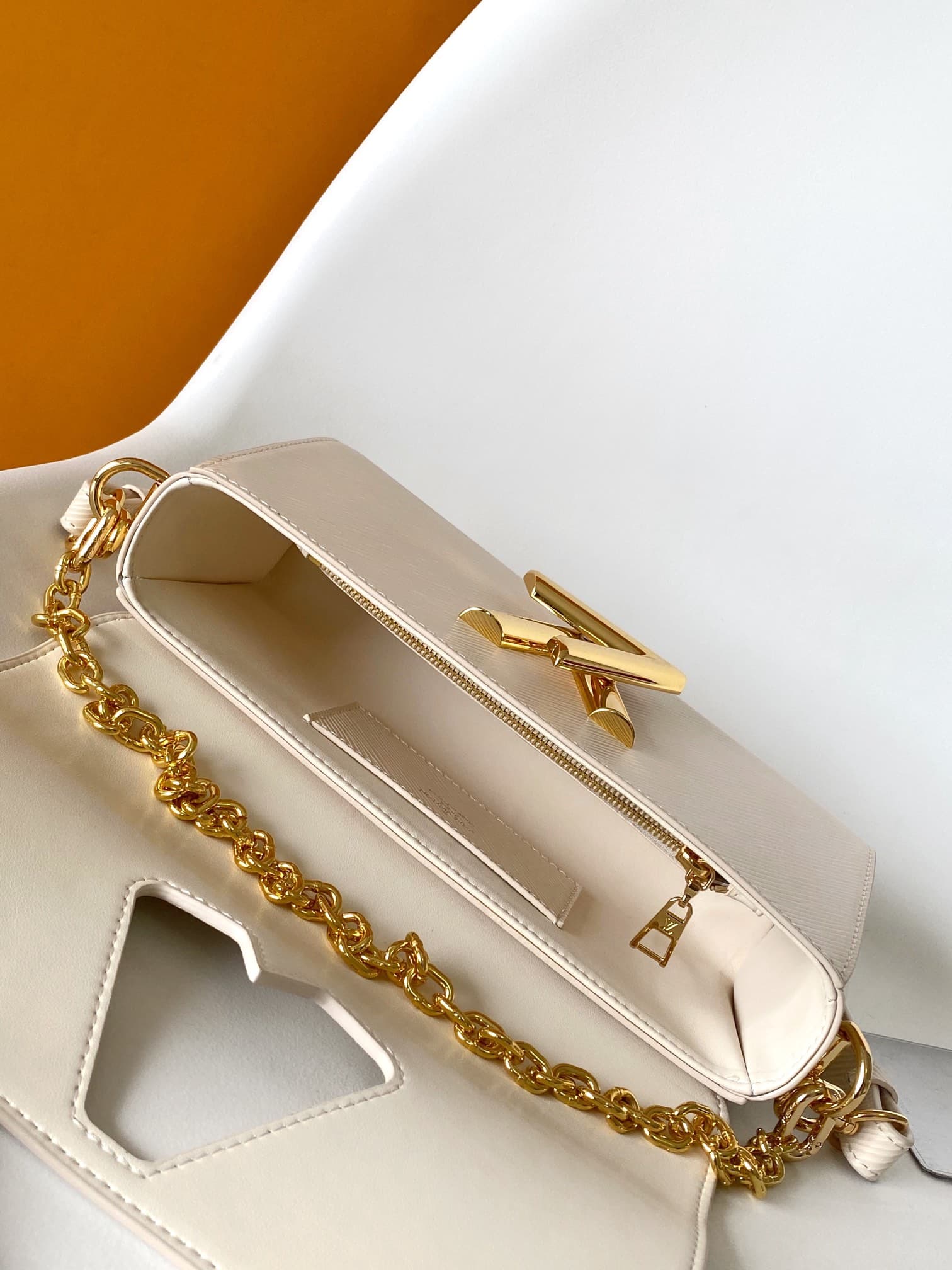 Louis Vuitton Twist West Quartz White Epi grained cowhide leather M24550 High