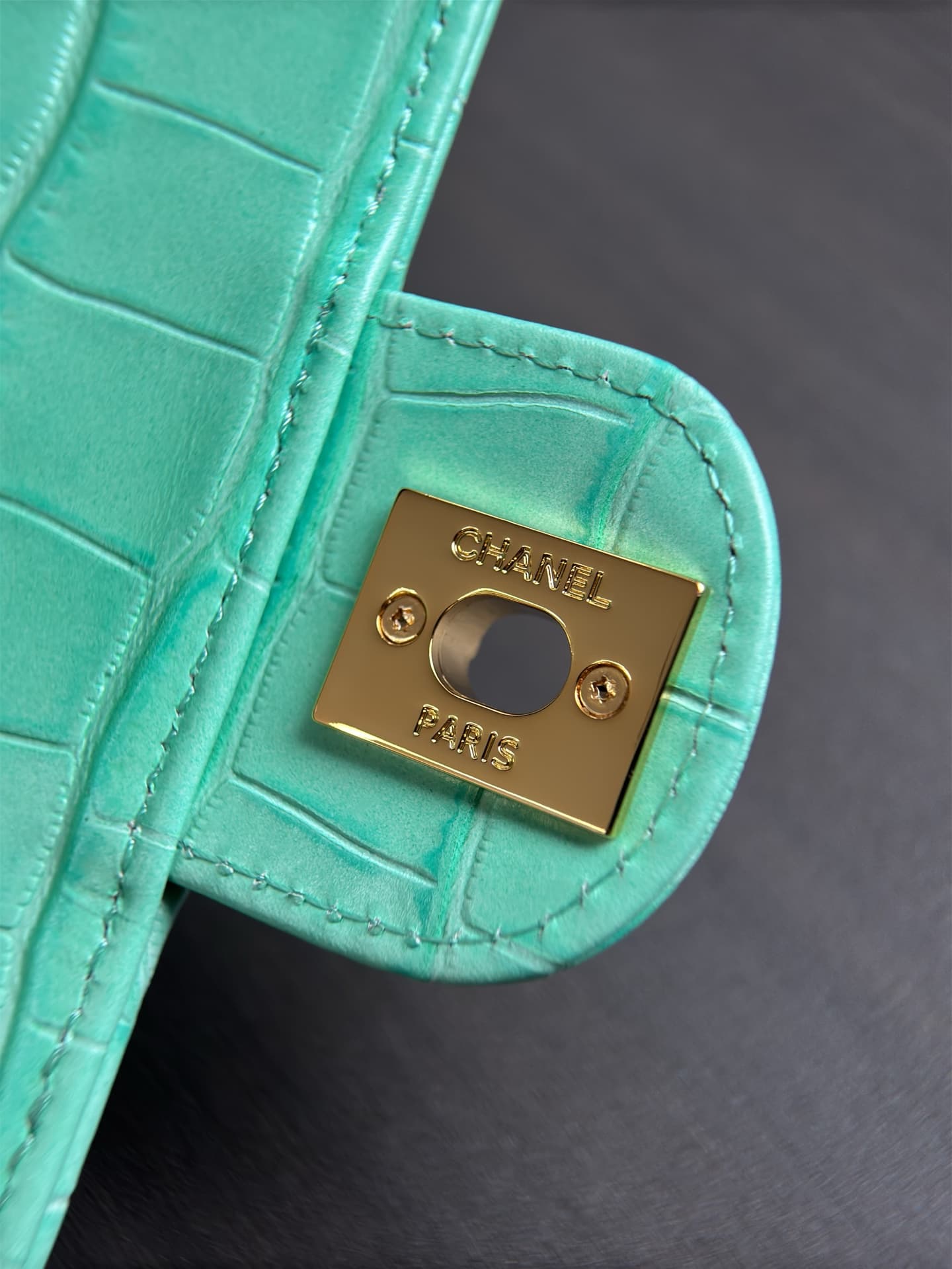 Chanel Flap Bag crocodile-embossed calfskin& Gold-Tone Metal Green AS6340 A