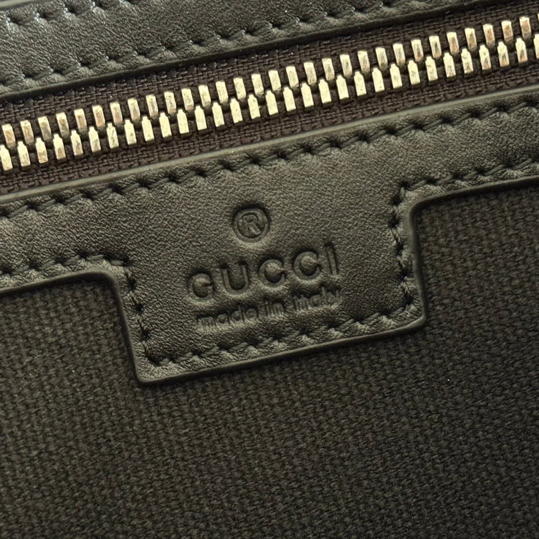 Gucci GG Emblem small crossbody bag Black embossed GG smooth leather ‎850242 High