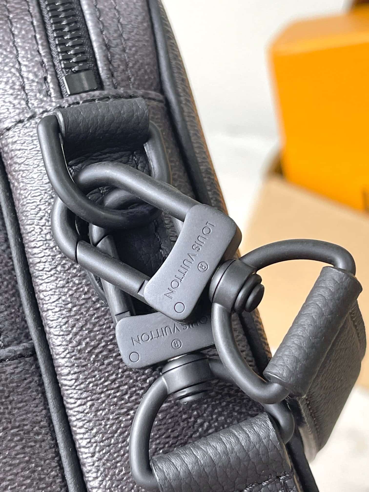 Louis Vuitton Nil Messenger Black Damoflage Black coated canvas M14988 TOP