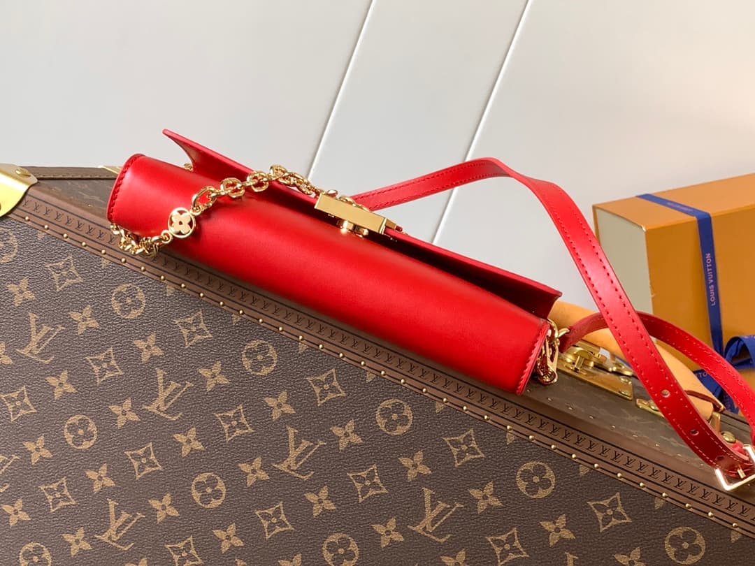 Louis Vuitton Wallet On Chain Capucines Lipstick Red Calf leather M12405 High