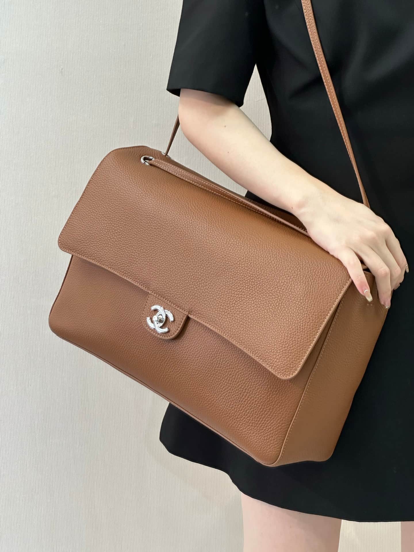 Chanel Maxi Flapbag Grained Calfskin & Silver Metal Caramel AS6233 TOP