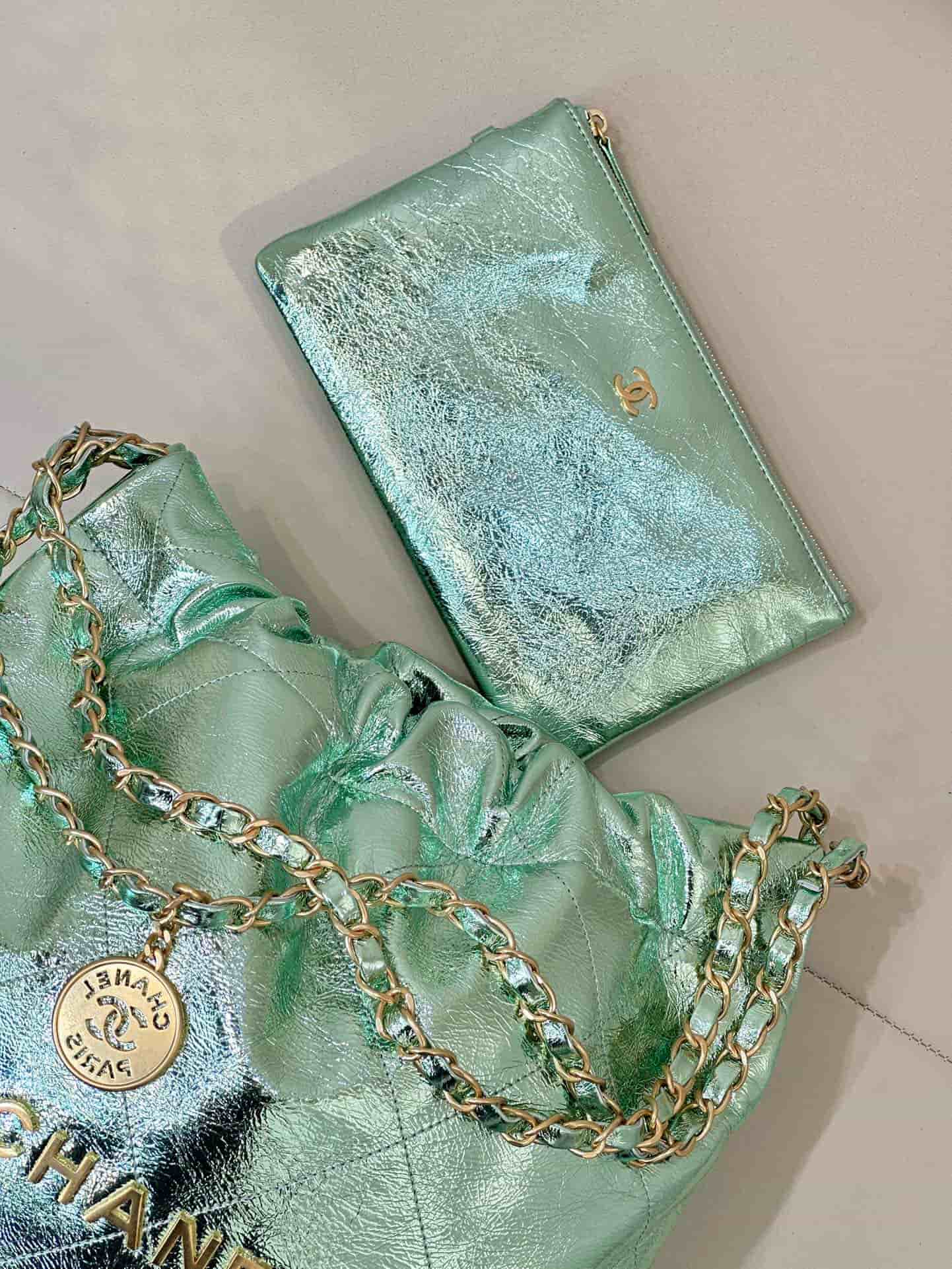 Chanel 22 Small handbag Metallic Calfskin & gold-tone metal AS3260 Green TOP