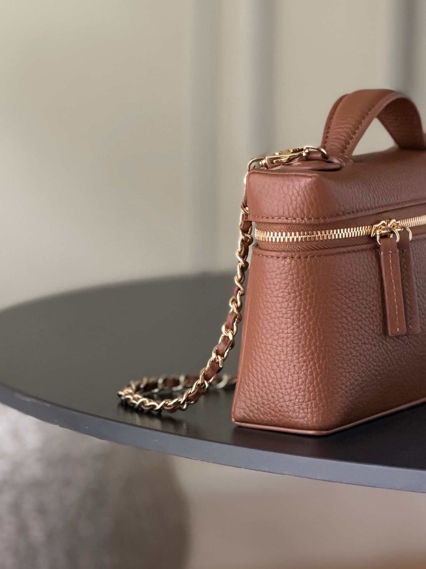 Chanel Small Vanity with chain Grained Calfskin & Gold-Tone Metal Caramel AS5346 A