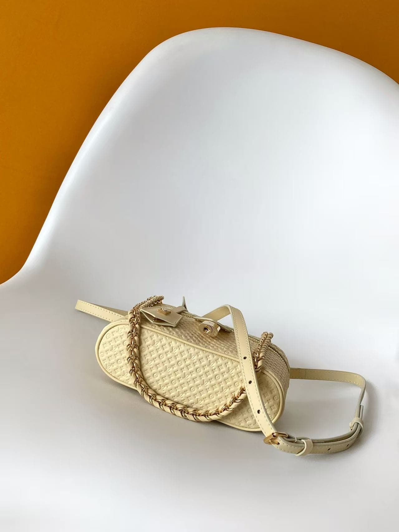 Louis Vuitton Vanity Chain Pouch Banana Calfskin leather M29051 High