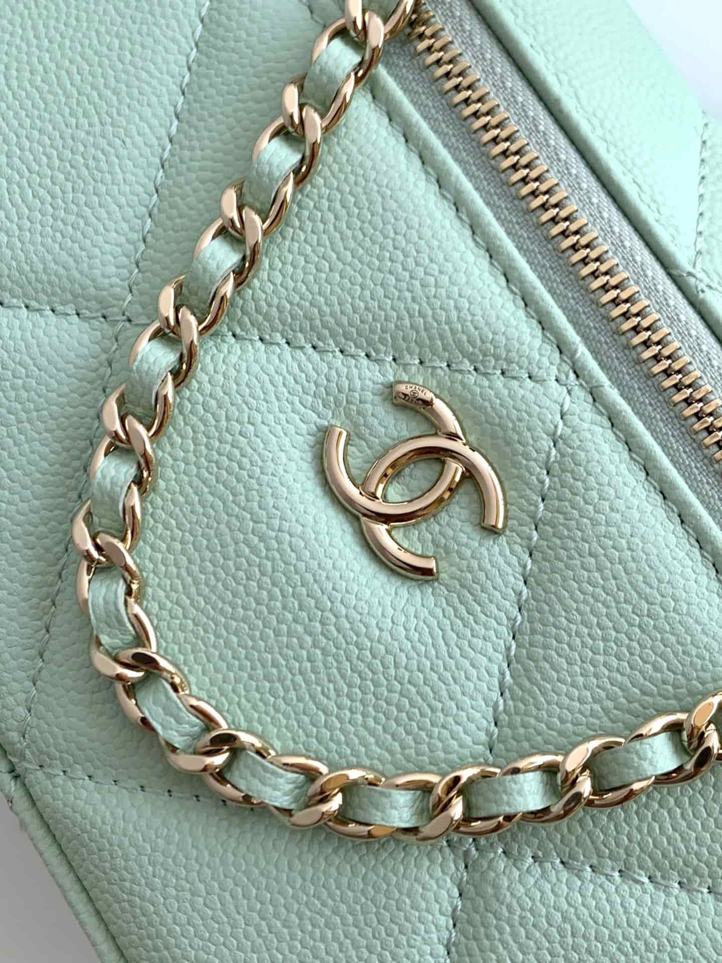 Chanel Vanity with Chain Grained Shiny Calfskin & Gold-Tone Metal Light Green AP4936 A