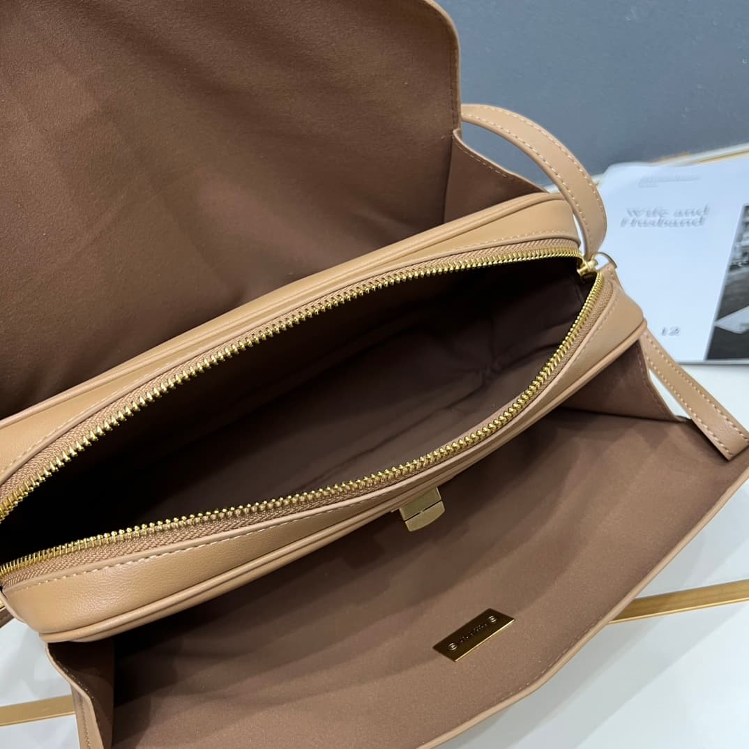 Balenciaga Shoulder Bag in Caramel Mid