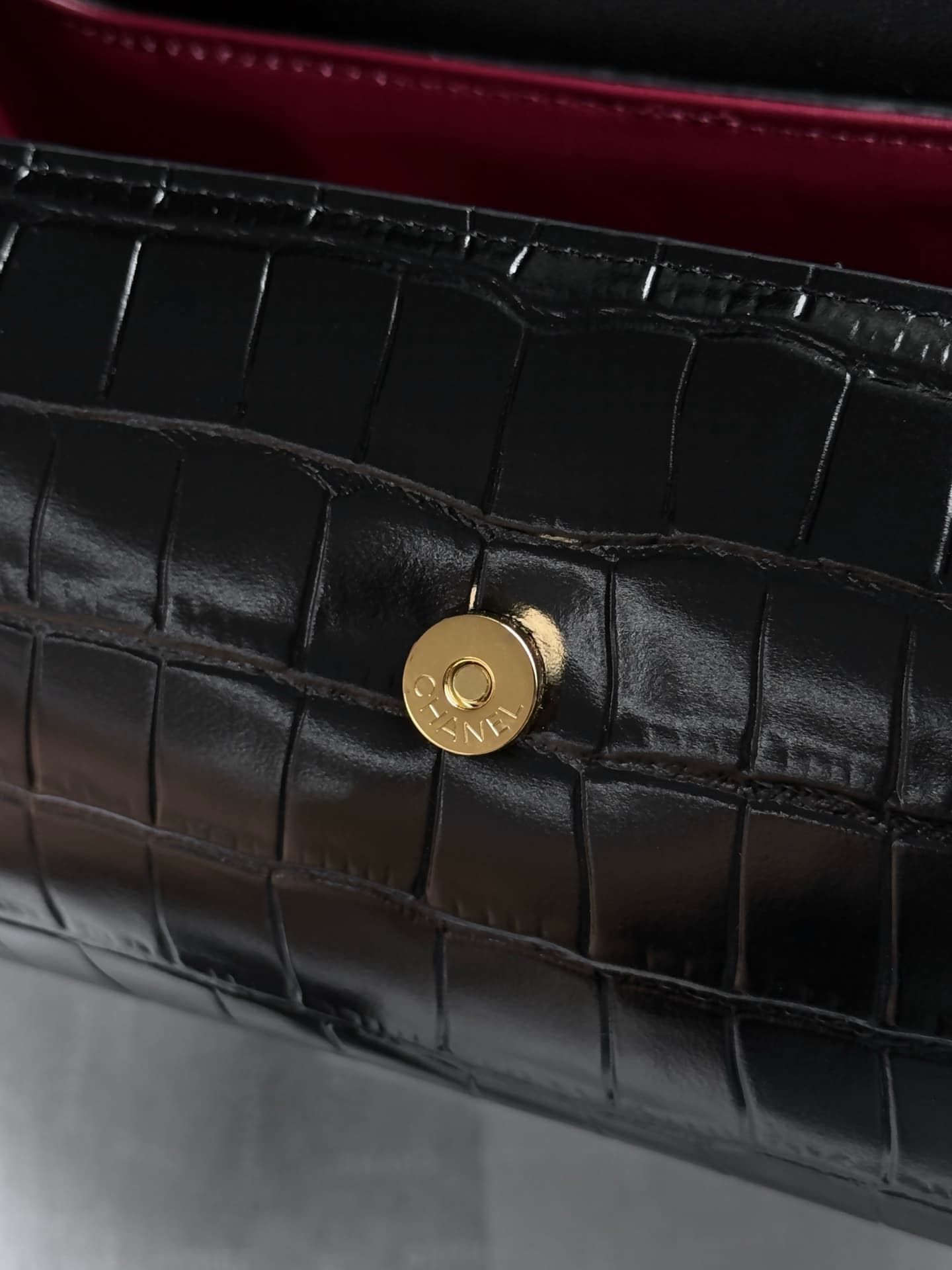 Chanel Clutch with chain Crocodile Embossed Calfskin & Gold-Tone Metal AP5294 Black High