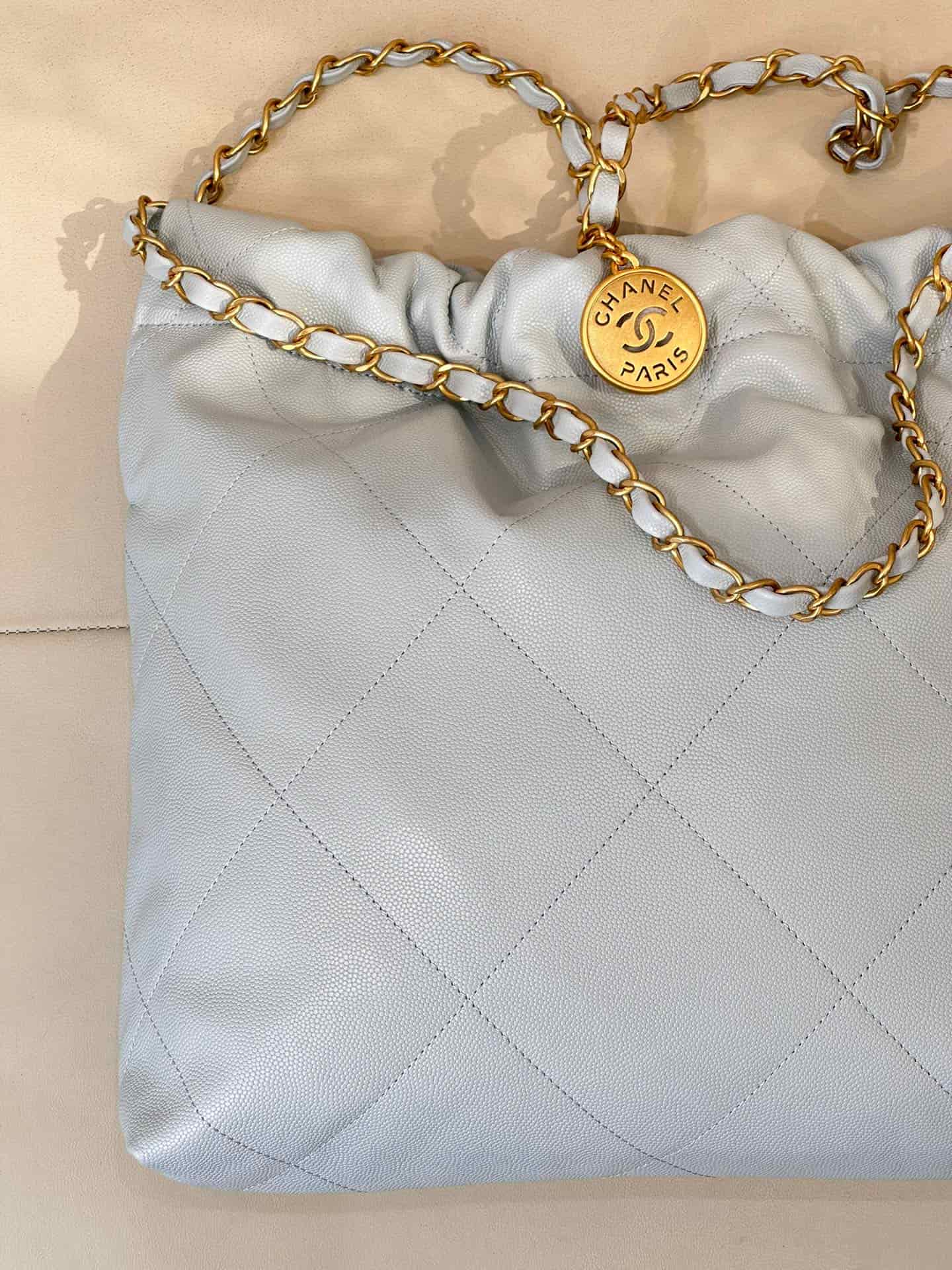 Chanel 22 Small handbag Shiny calfskin & gold-tone metal AS3260 Light Blue TOP