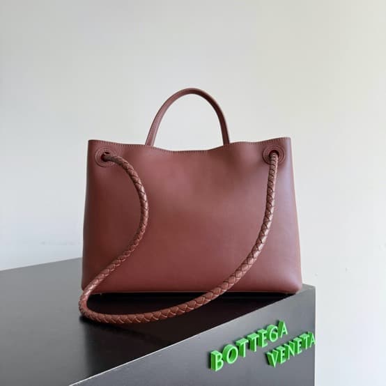 Bottega Veneta Andiamo tote bag in Claret calfskin leather TOP
