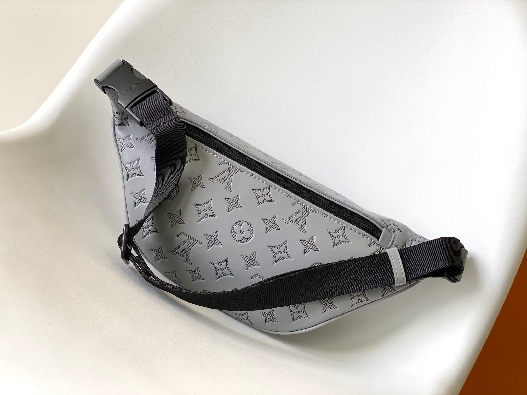 Louis Vuitton Discovery Bumbag PM Monogram Shadow calf leather M46108 High
