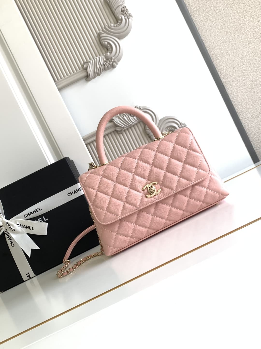 FLAP BAG WITH TOP HANDLE Grained Calfskin & Gold-Tone Metal A92990 Pink Binding A