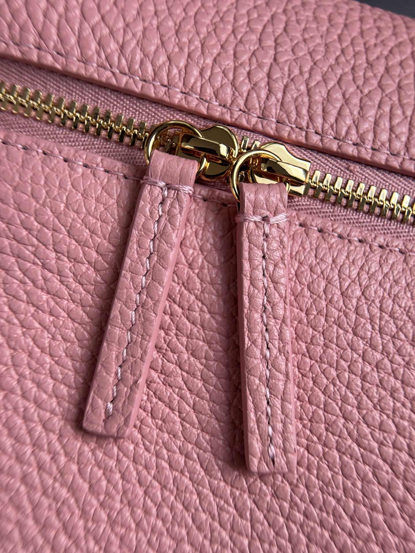Chanel Vanity with chain Grained Calfskin & Gold-Tone Metal Pink AS6473 A
