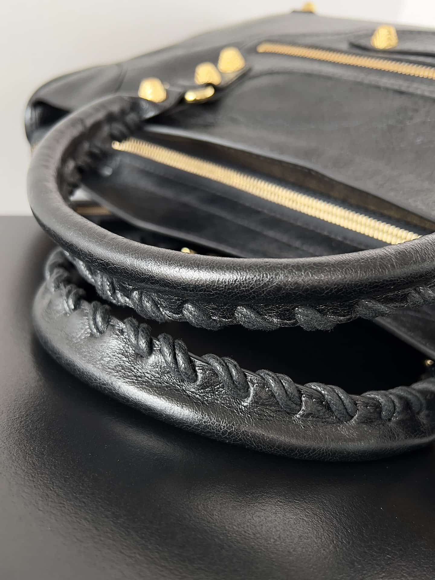 WOMEN'S LE CITY MEDIUM BAG Gold Metal Black High