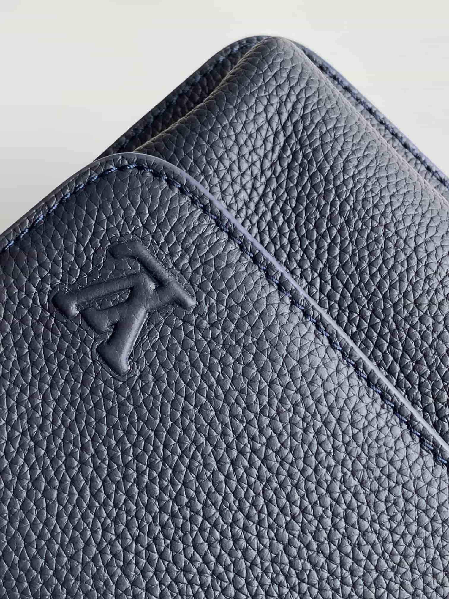 Louis Vuitton Boarding Messenger Navy Blue Waxy calfskin M15260 High