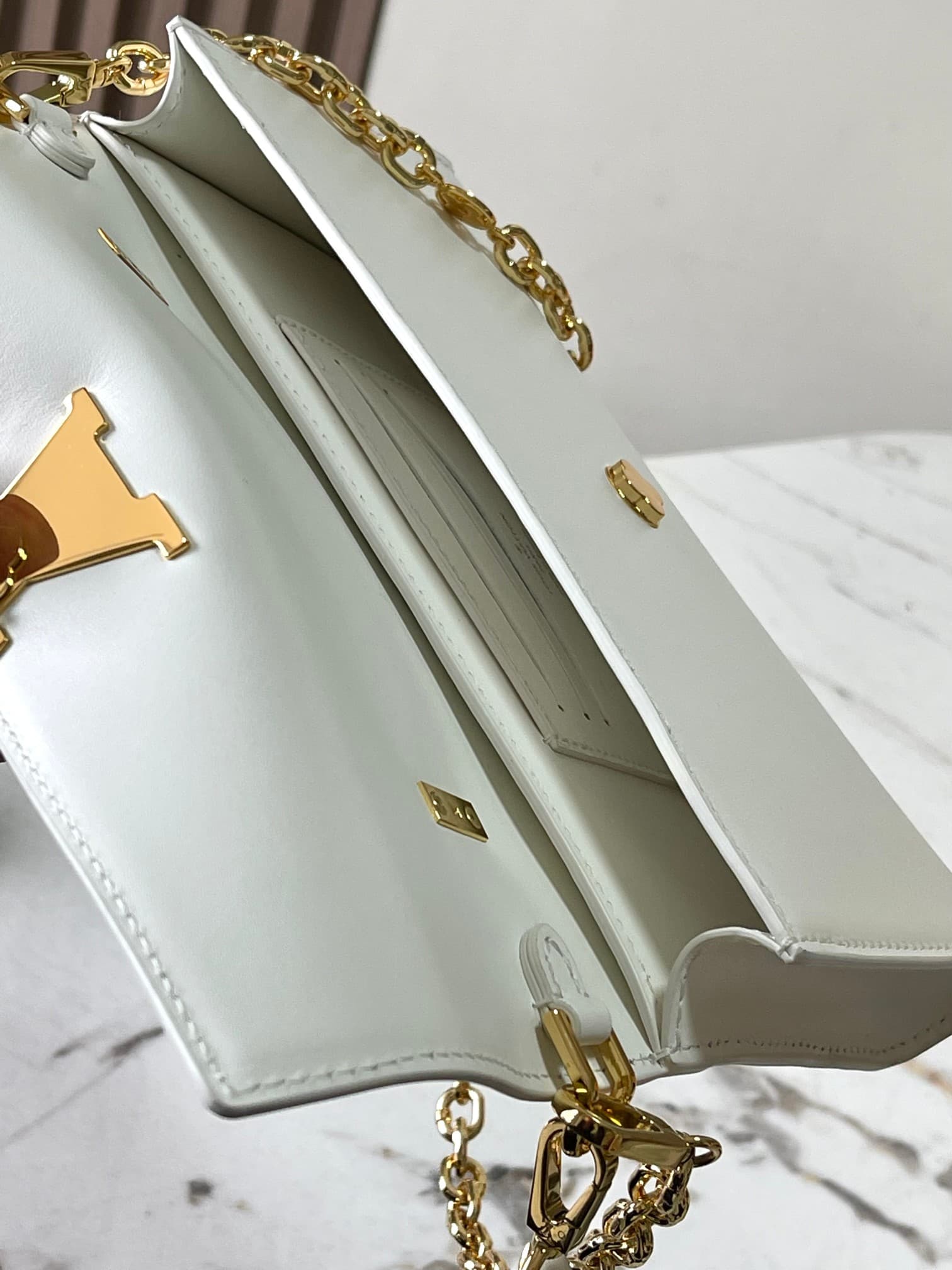 Louis Vuitton Wallet On Chain Capucines Calf Leather M12265 White Top