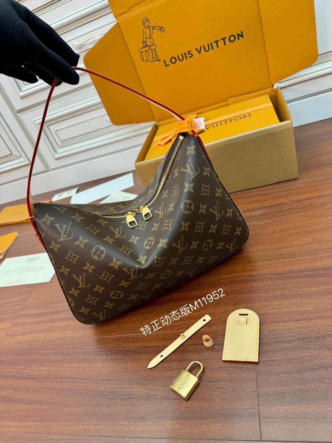 Louis Vuitton Slouchy PM Monogram Coated canvas M11952 Top