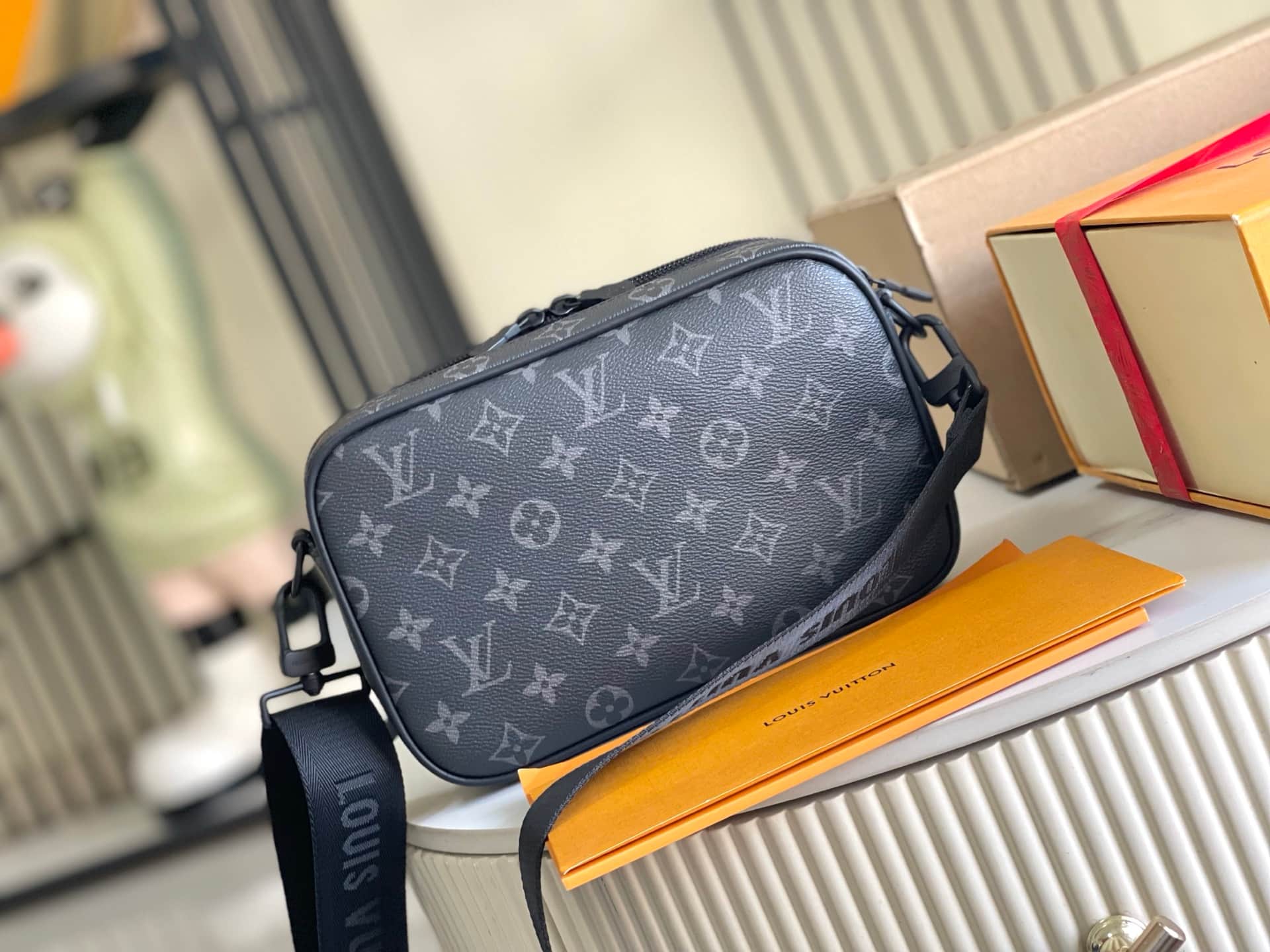 Louis Vuitton Alpha Messenger Monogram Eclipse coated canvas M46955 TOP