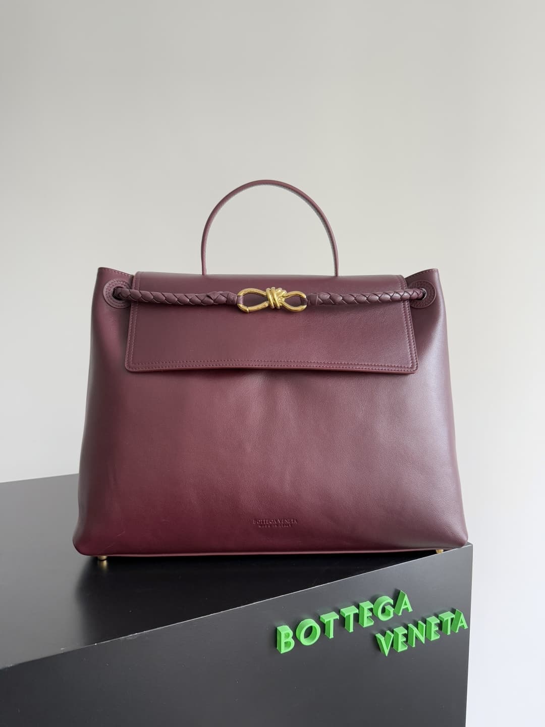 BV Ciao Ciao Large Top handle bag in silky calf leather TOP