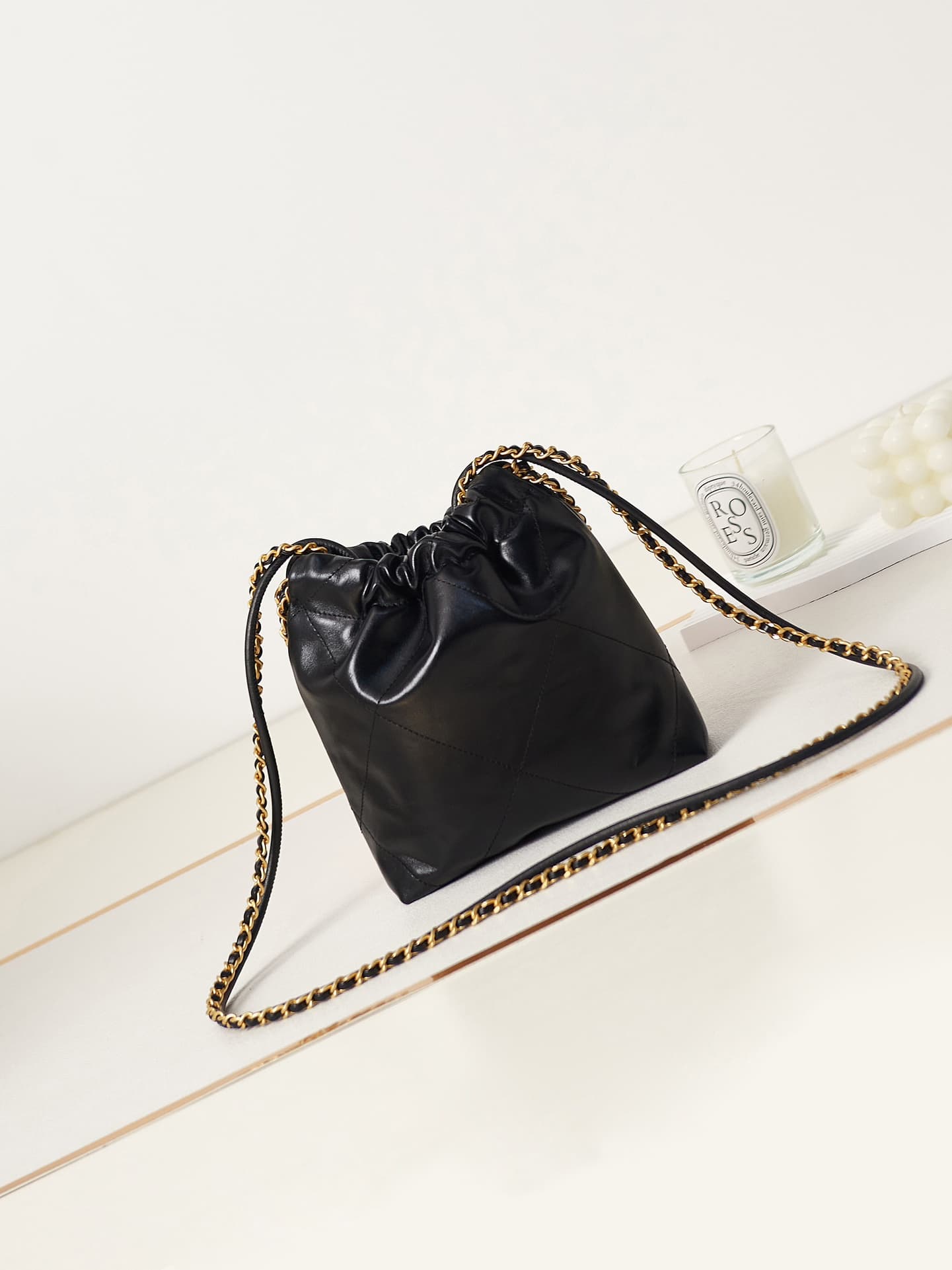 Chanel 22 MINI HANDBAG Shiny Calfskin Black & Gold-Tone Metal AS3980 A