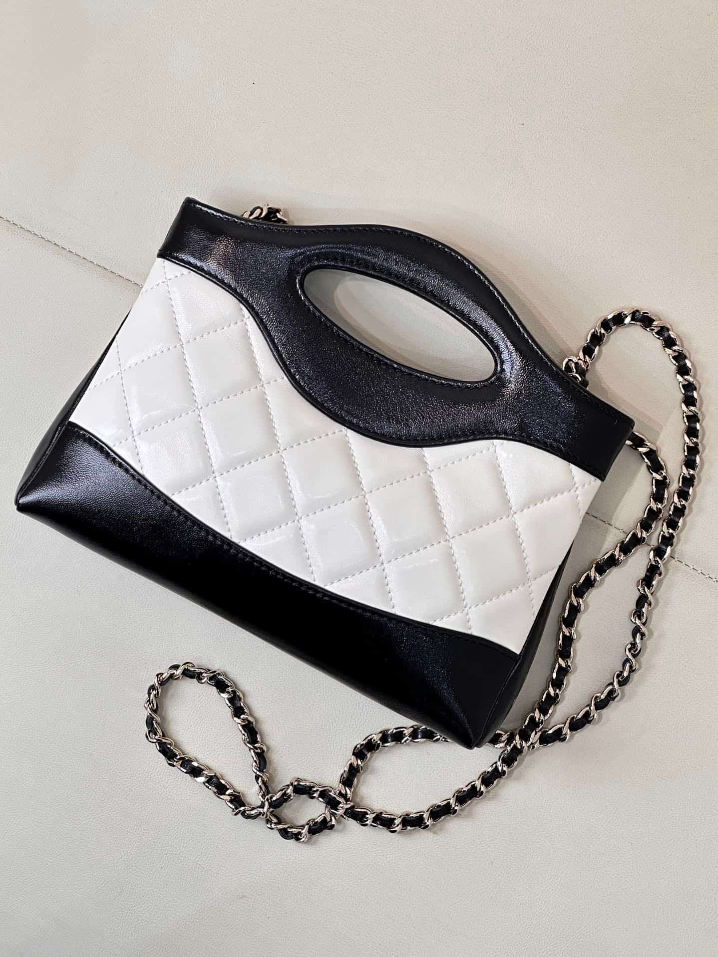 Chanel Clutch with chain Lambskin & Gold-Tone Metal AP3656 Black&White TOP