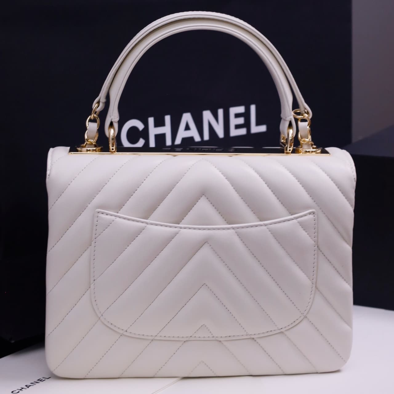 SMALL FLAP BAG WITH TOP HANDLE Lambskin Gold Metal White A