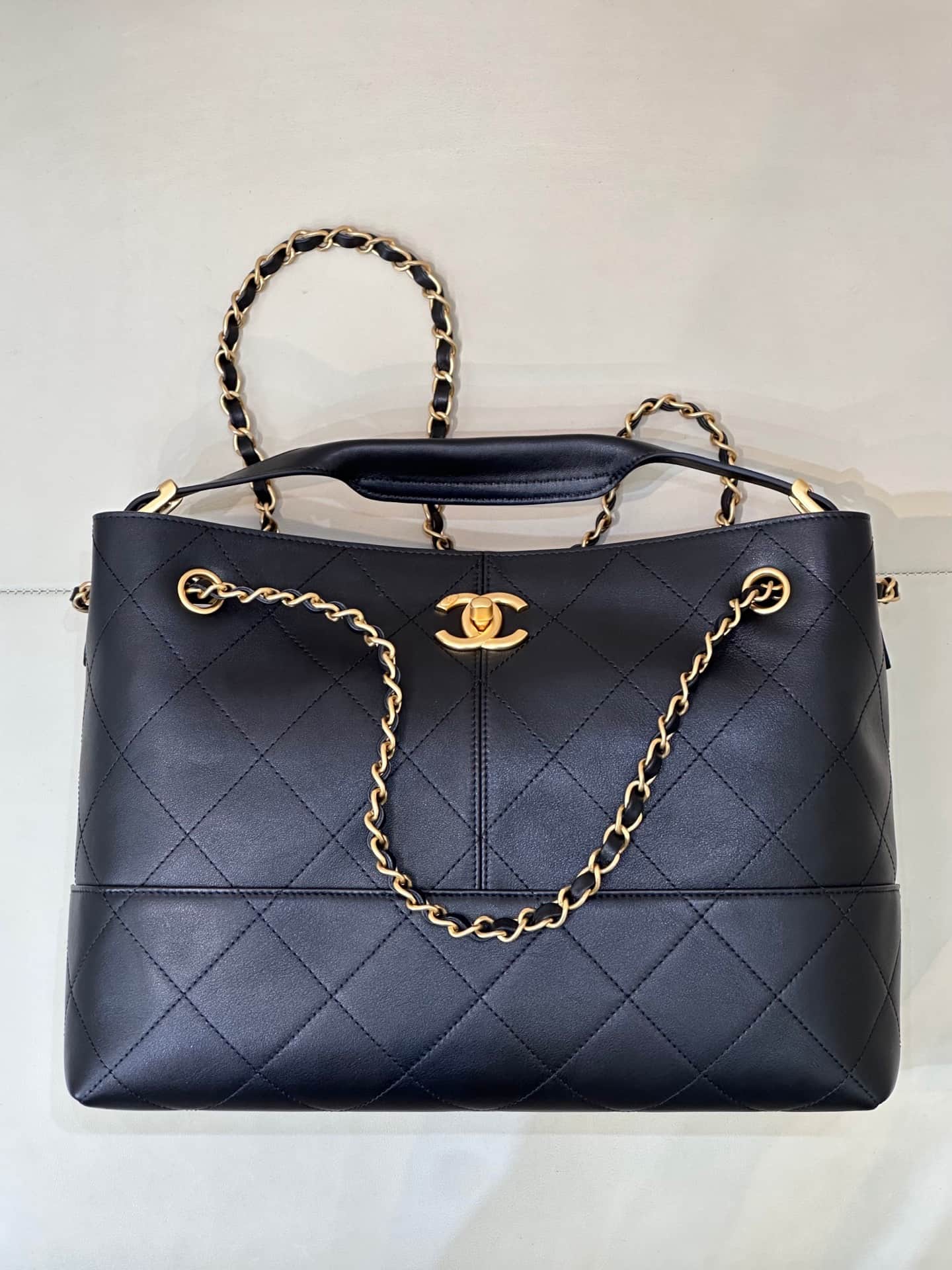 Chanel Small Shopping Bag Calfskin Shiny Lambskin & Gold-Tone Metal AS5634 Black TOP