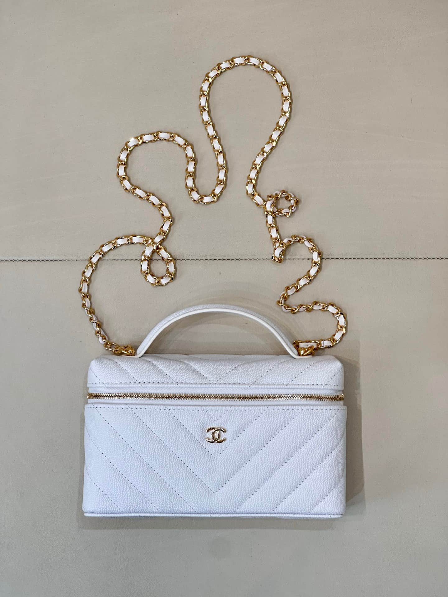 Chanel Vanity with Chain Grained Shiny Calfskin & Gold-Tone Metal White AP5212 TOP