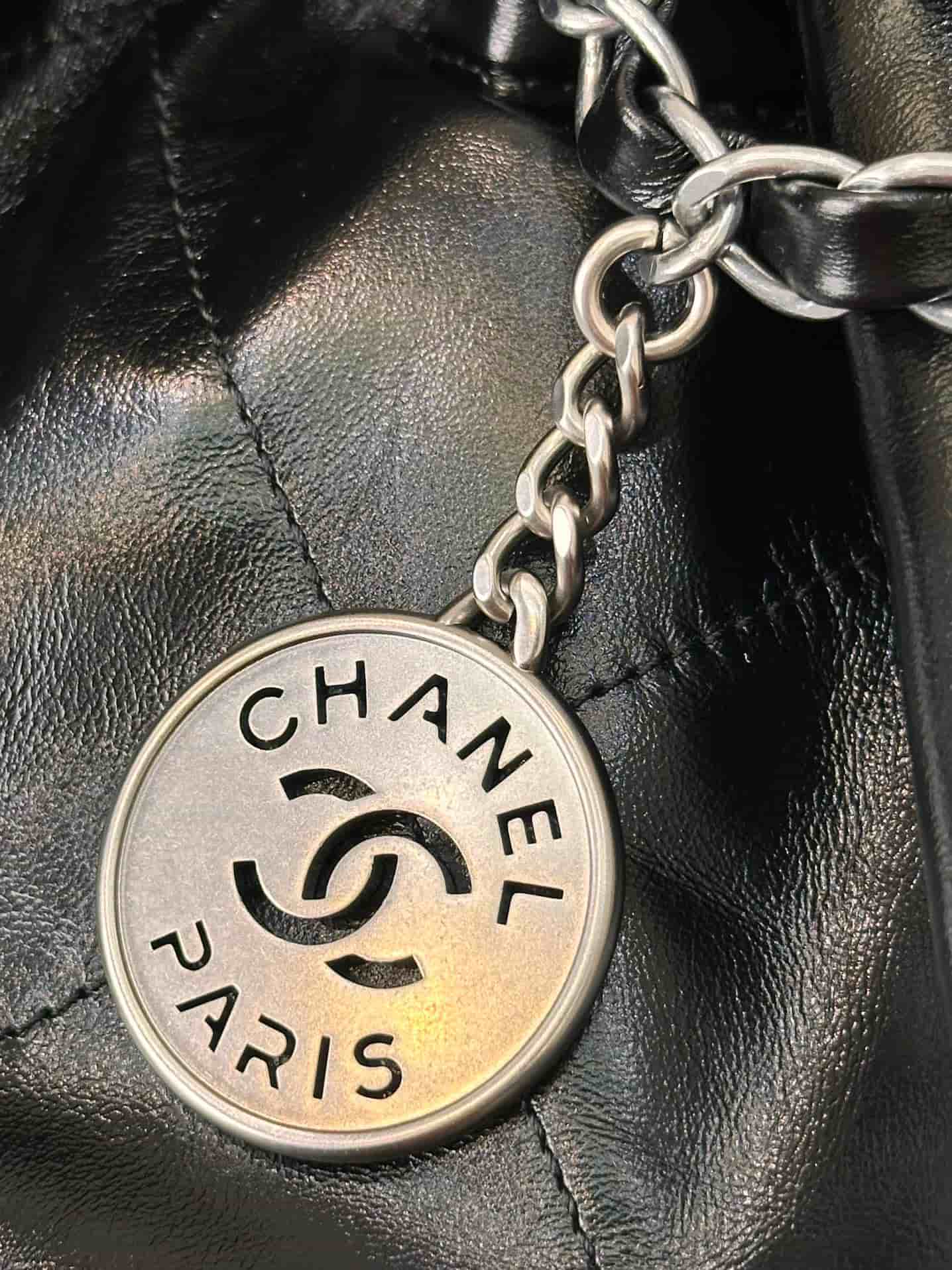 Chanel 22 LARGE HANDBAG Shiny Calfskin & Silver-Tone Metal AS3262 Black TOP