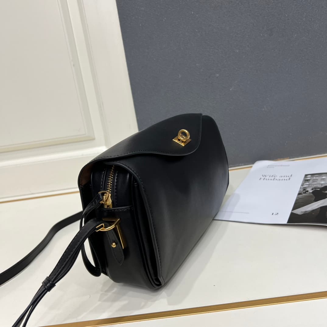 Balenciaga Shoulder Bag in Black Mid