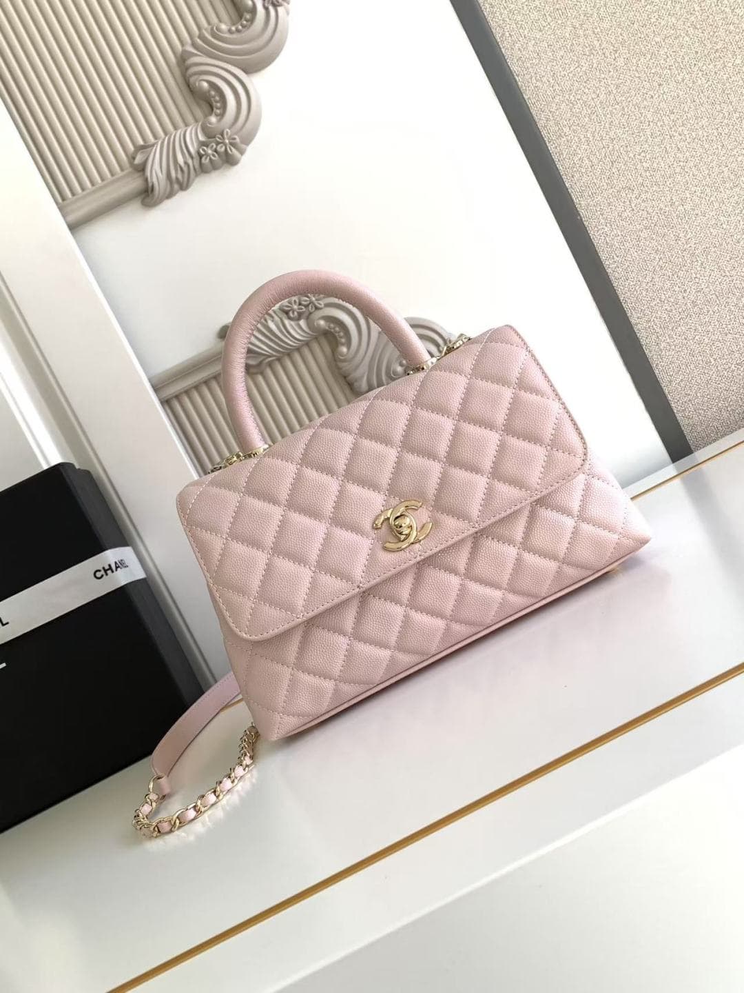 FLAP BAG WITH TOP HANDLE Grained Calfskin & Gold-Tone Metal A92990 Light-Pink Binding A