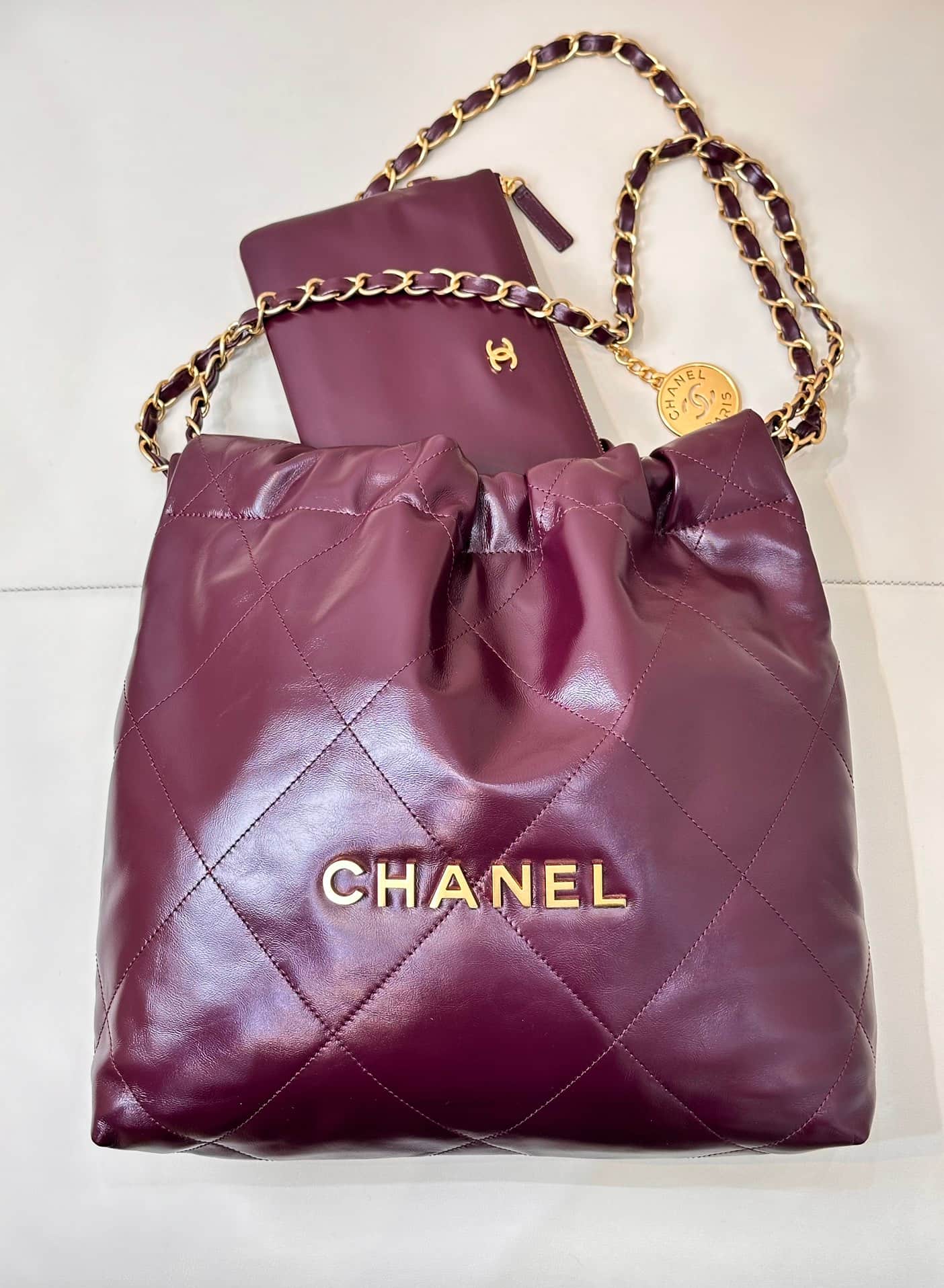 Chanel 22 Small handbag Shiny calfskin & gold-tone metal AS3260 Burgundy TOP