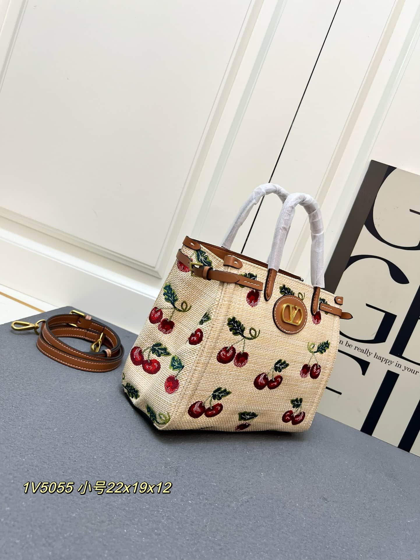 Valentino Garavani Antibes Shopping Bag in Cherryfic Motif  Raffia Mid