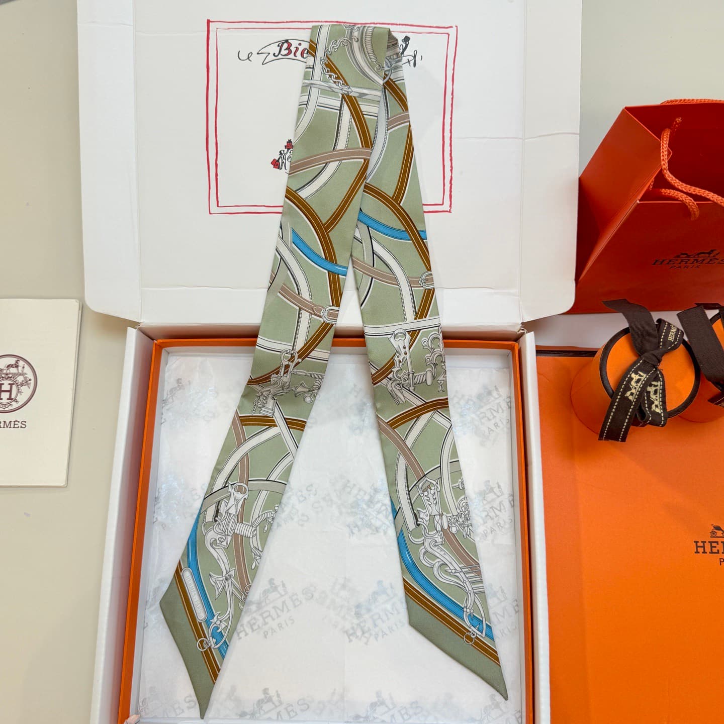 Hermes Harnais Legendaire Twilly scarf