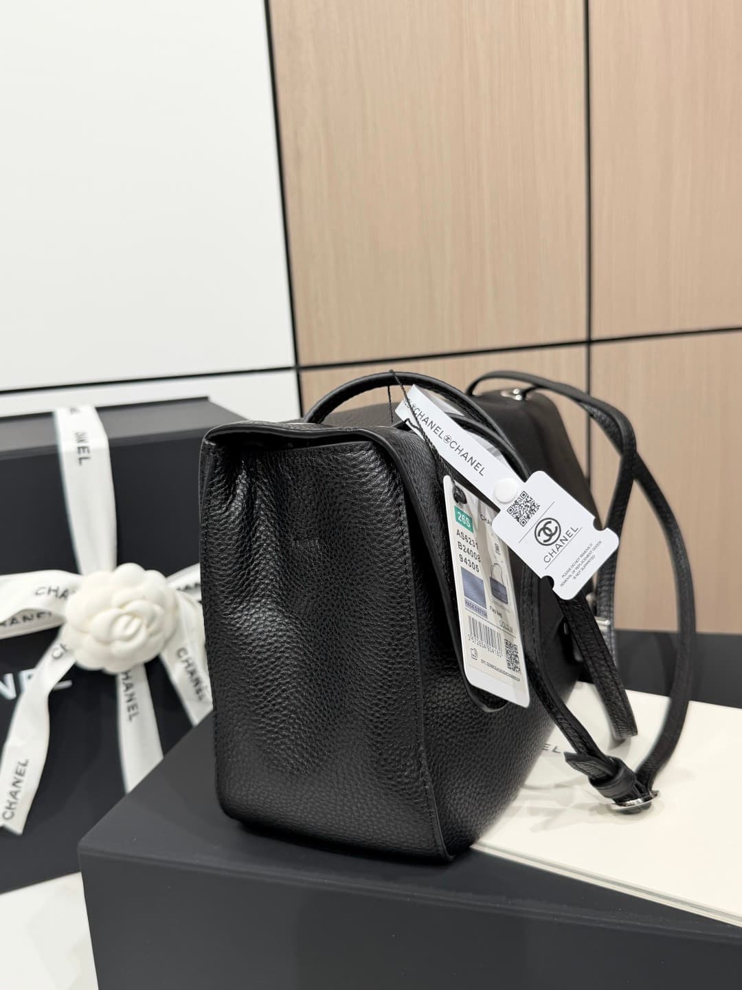 Chanel Maxi Flapbag Grained Calfskin & Silver-Tone Metal Black AS6231 A