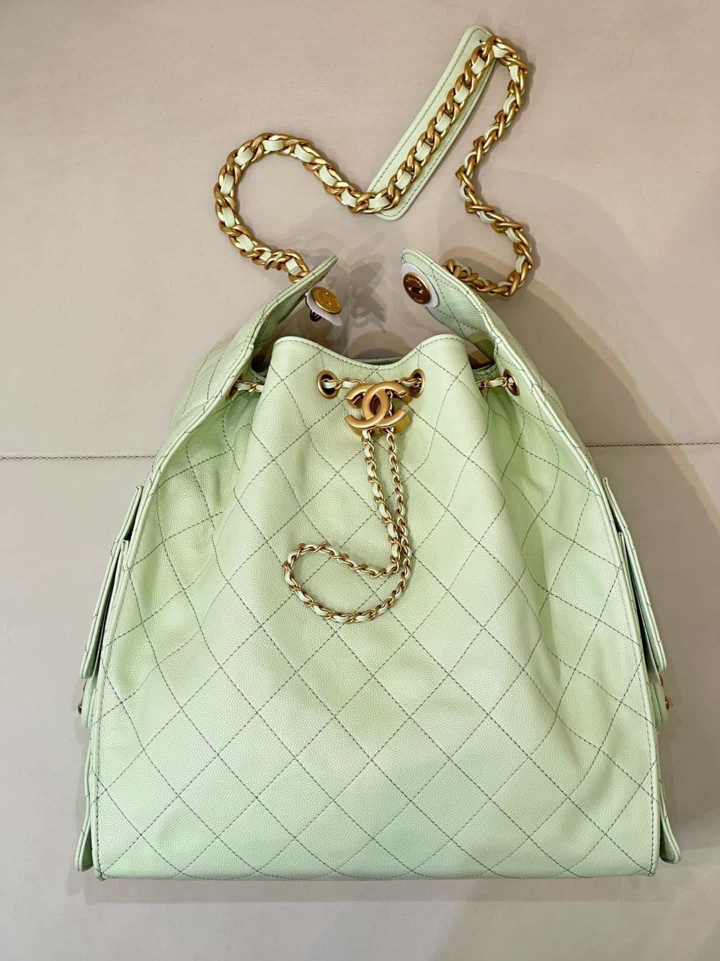 Chanel 25 Medium Hobo handbag AS5311 Grained Calfskin & Gold-tone Metal Light Green TOP