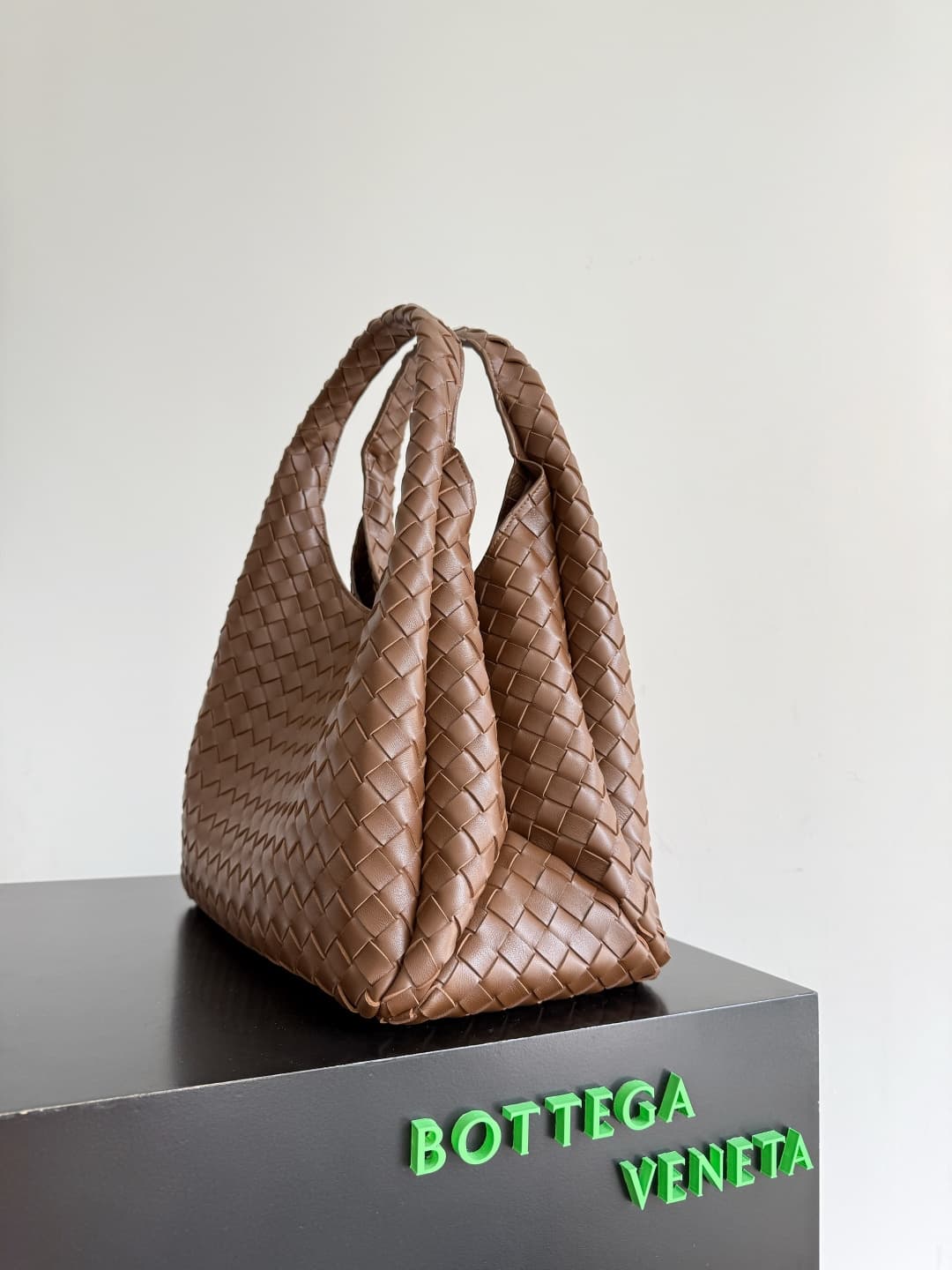 Bottega Veneta Large Campana shoulder bag in Intrecciato leather Pinecone TOP