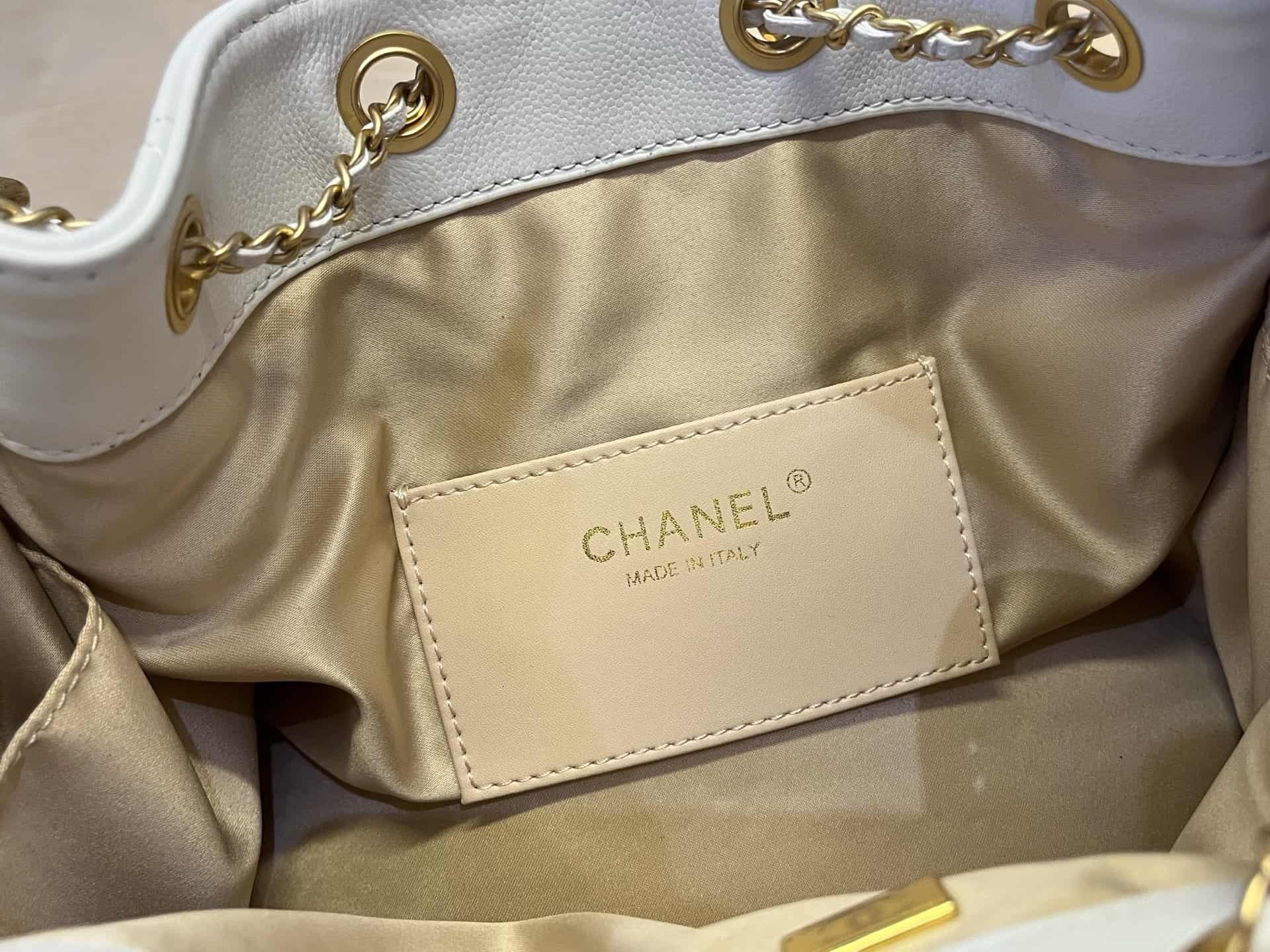 Chanel 25 Small Hobo handbag AS5293 Grained Calfskin & Gold-tone Metal White A